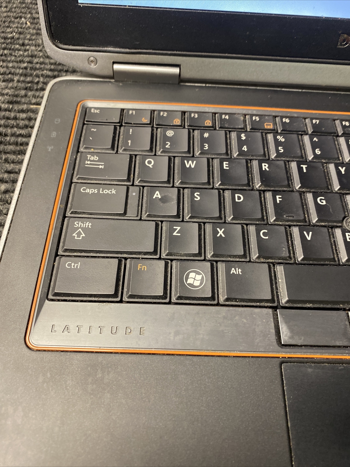 *FOR PARTS* Dell Latitude E6320 Core i5-2520M@2.50GHz,4GB RAM, NO HDD