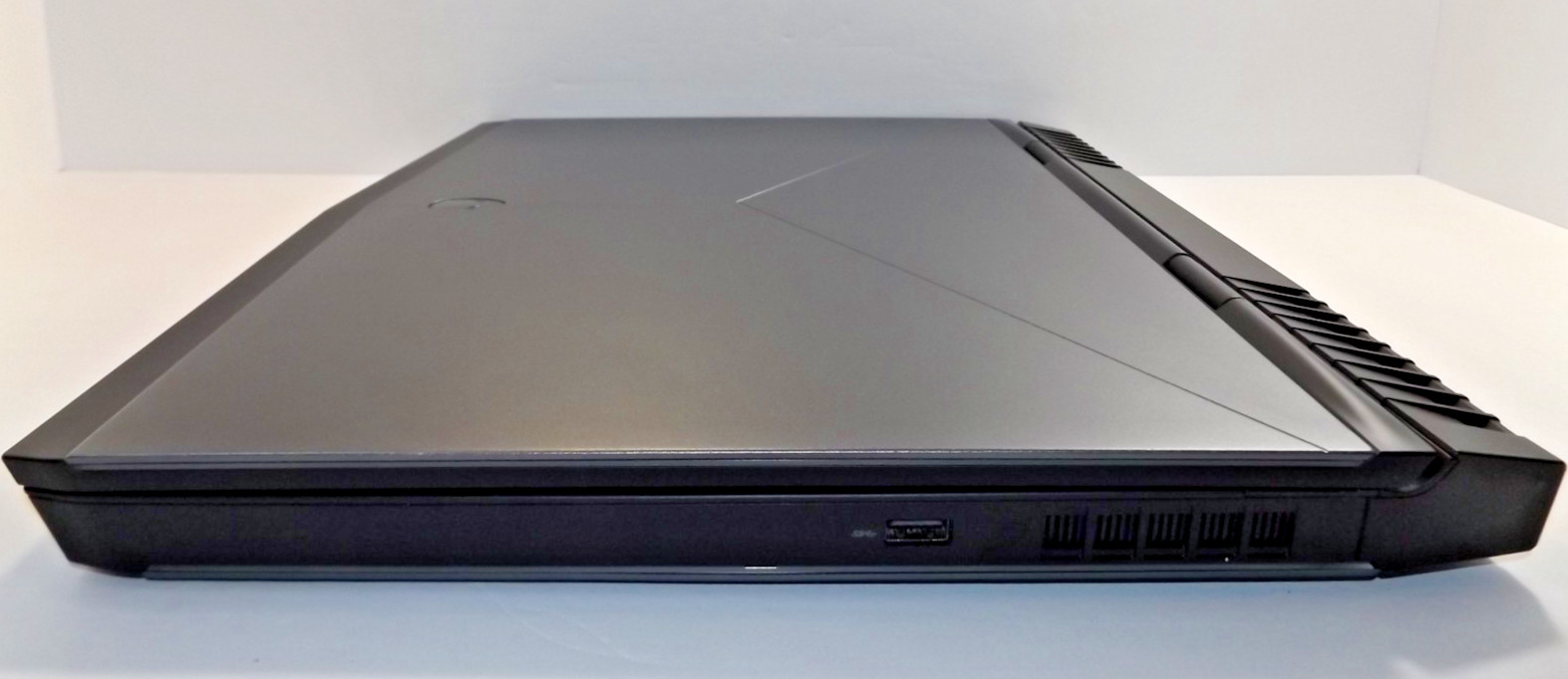 Dell Alienware 17 R4 i7-7700HQ GTX 1070 8GB Vram 16GB RAM 1.25TB SSD Grade A