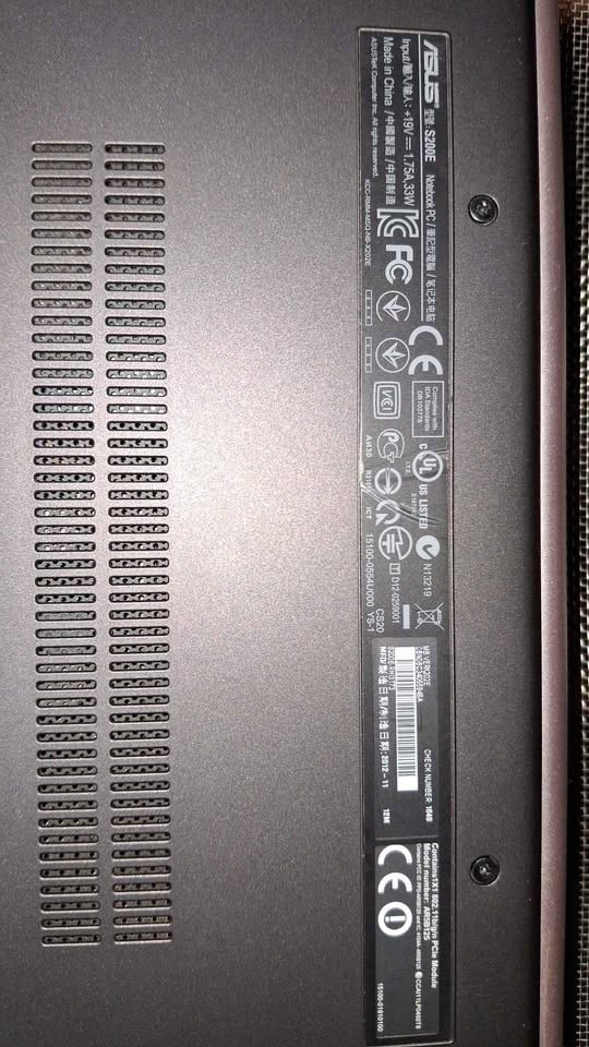 ASUS S200E 11.6in. (500GB, Intel Core i3 3rd Gen., 1.8GHz, 4GB) Notebook/Laptop