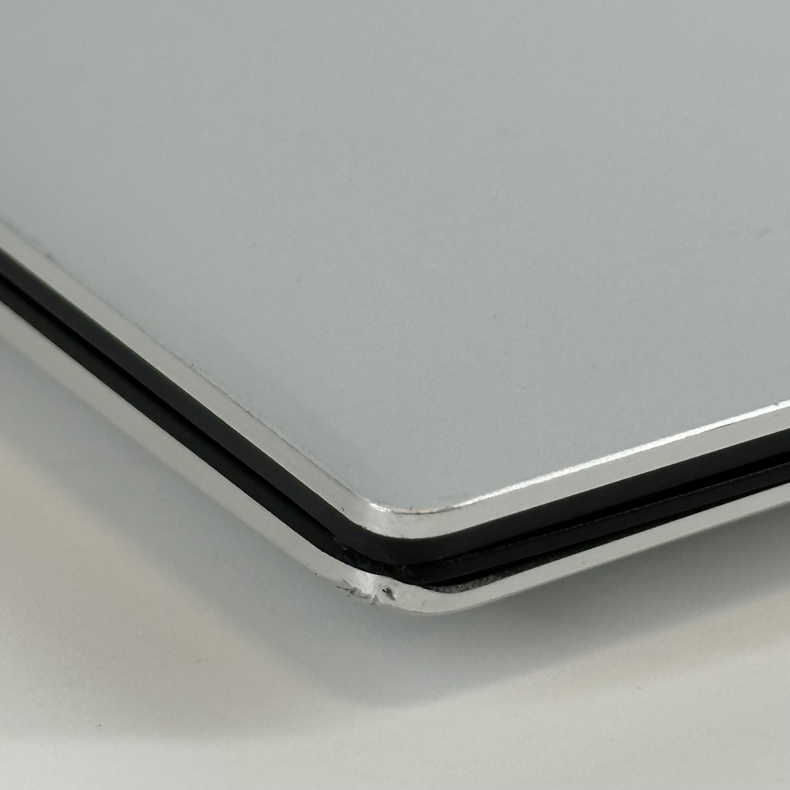 Dell XPS 15 9520 Silver FHD+ 2.3 GHz i7-12700H 32GB 1TB SSD RTX 3050 Good