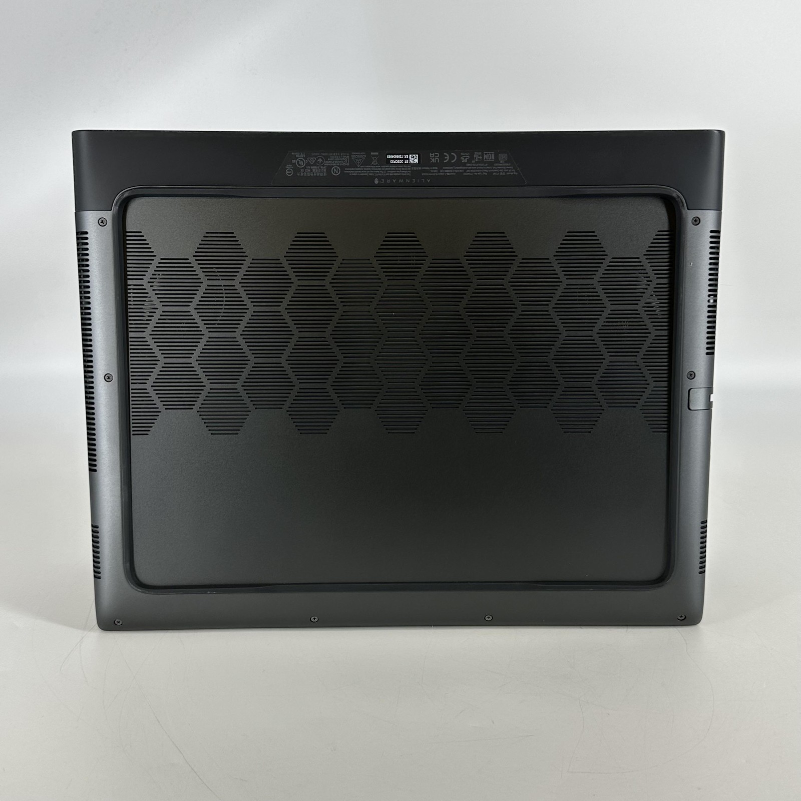 Dell Alienware M16 R1 240Hz QHD+ 2.2 GHz i9-13900HX 16GB 1TB/1TB RTX 4080 Good