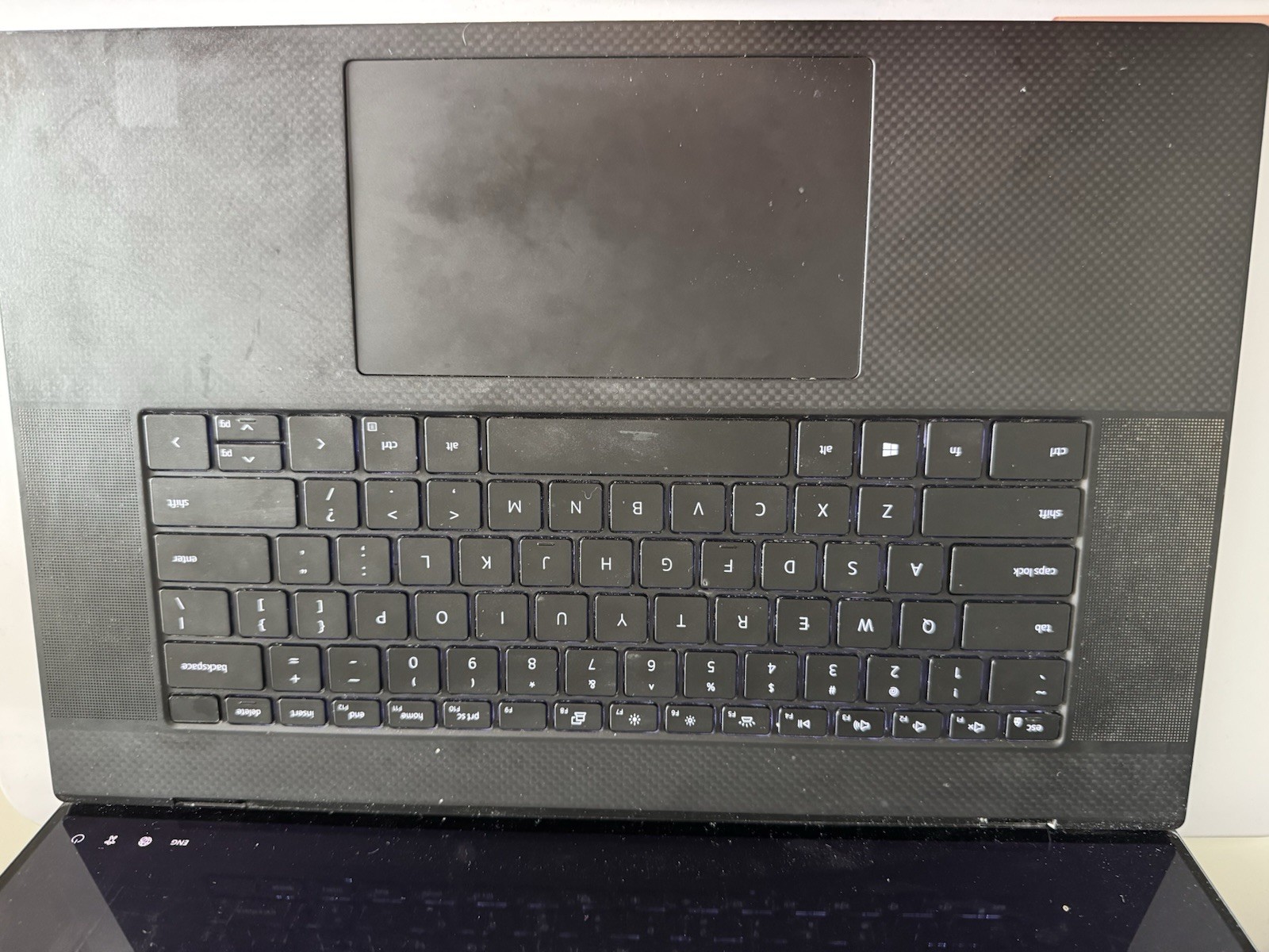 Dell XPS 17 9700 -windows 11 Pro 16GB RAM