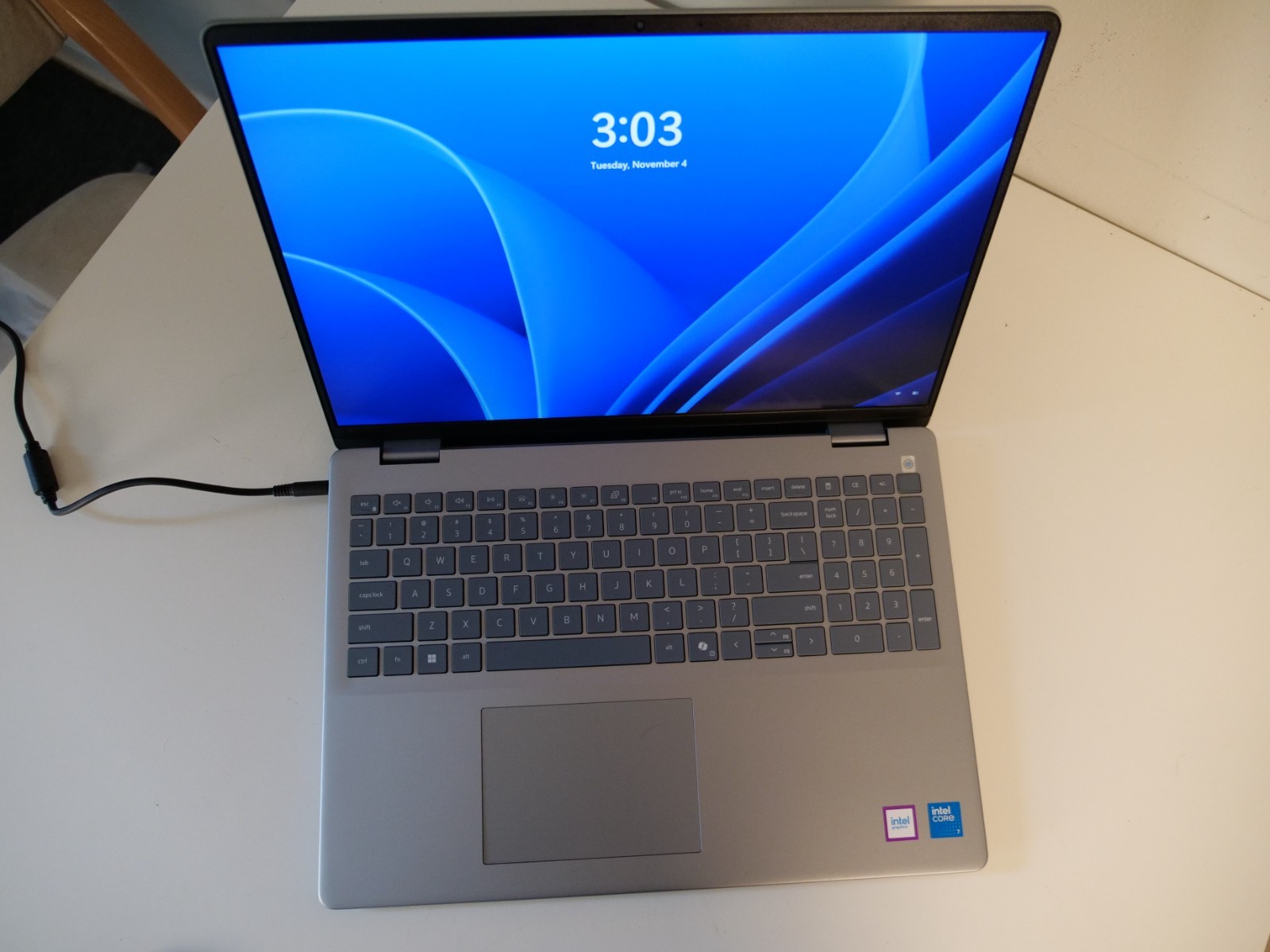Dell 16 (DC16251) — 16″ FHD+ Touchscreen — Intel Core 7 150U / 16GB / 1TB SSD