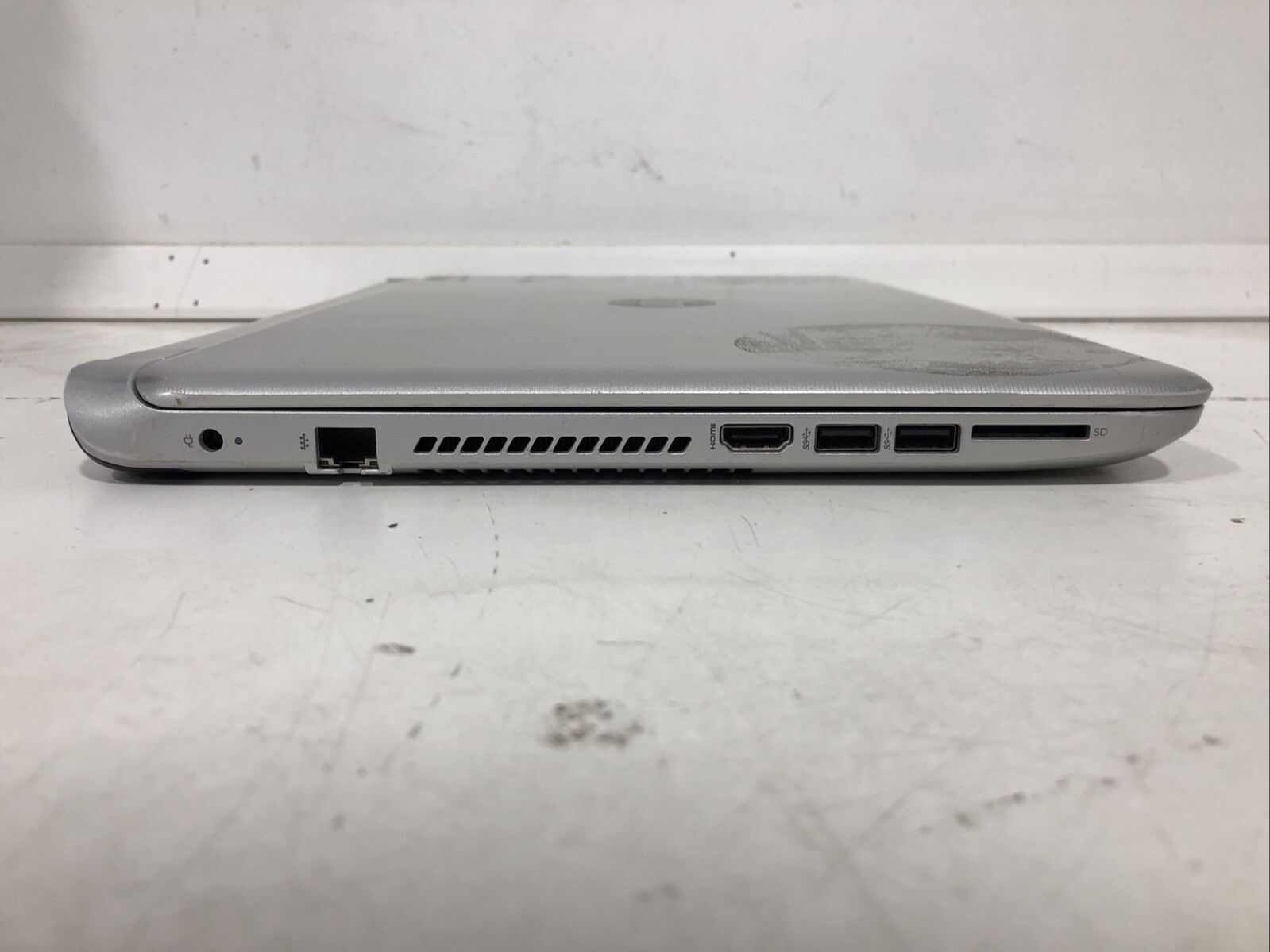 HP Pavilion 15 – 15″ 1366×768 – i7-4510U – 6GB – NO HDD – NO OS