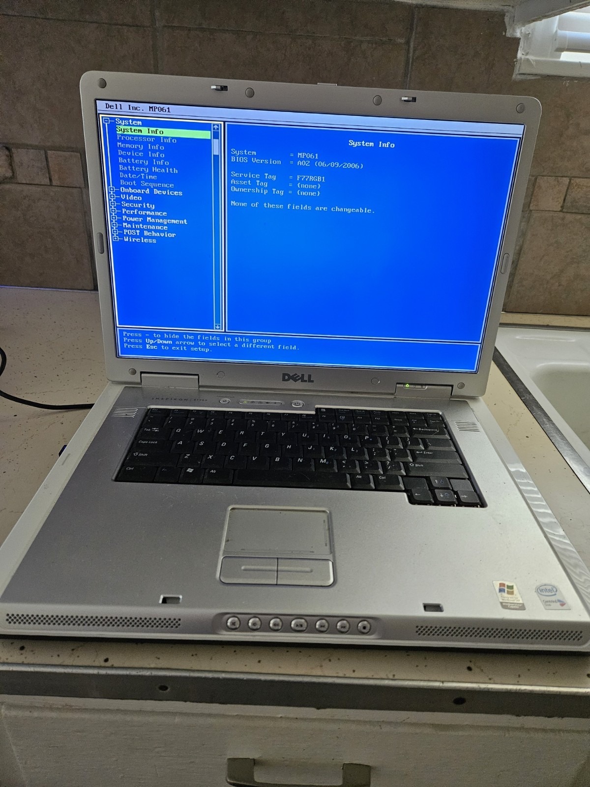 Dell Latitude D400 Laptop Win XP Pro + Docking Station Vintage Works