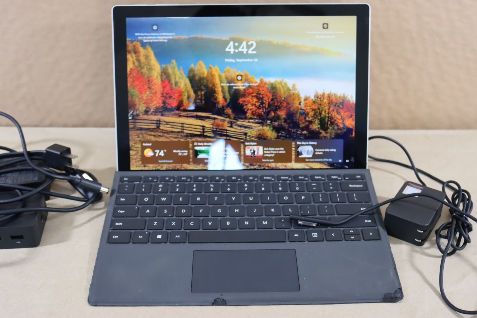 Microsoft Surface Pro 5 i5-7300U 8GB RAM 256GB Wi-Fi + LTE