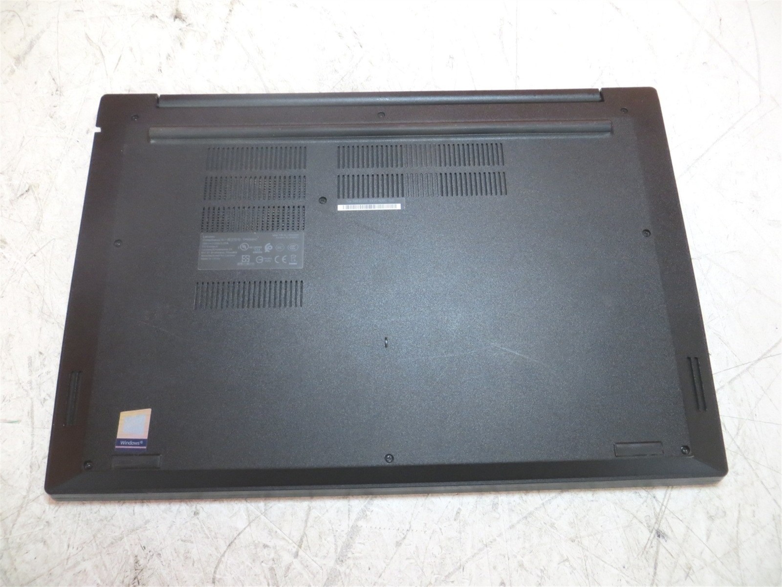 Scratched LCD Lenovo ThinkPad E590 Laptop Intel i5-8265U 1.6GHz 8GB 256GB w/OS