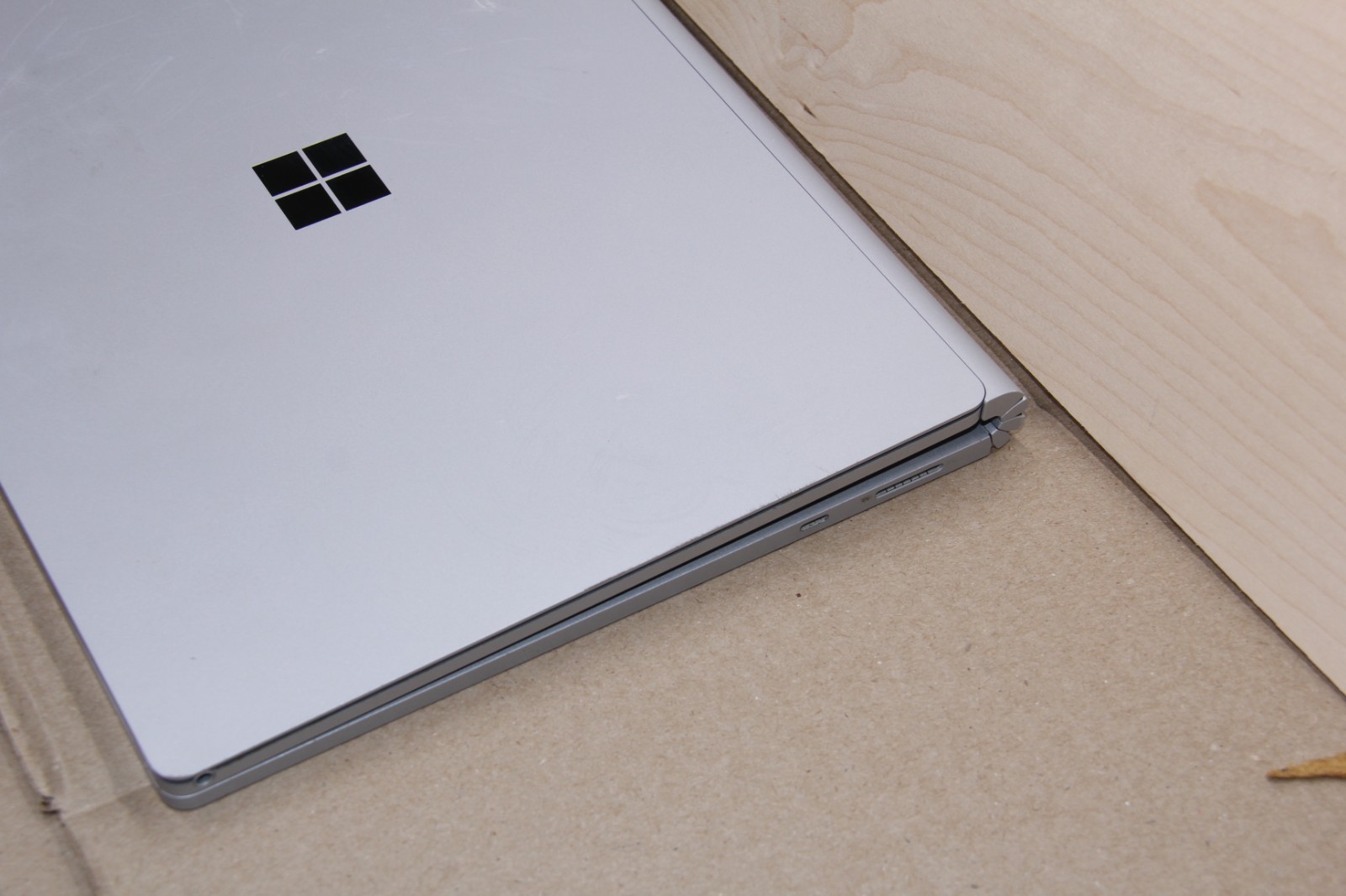 Microsoft Surface Book 2 13.3″ i5-8350U 1.90 GHz 8 GB RAM 256 GB SSD Win11