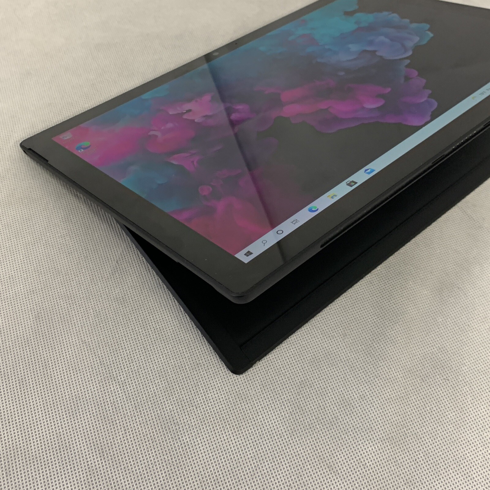 Microsoft Surface Pro 6 12.3″ Wi-Fi, 128/256/512GB, i5/i7, Black/Platinum