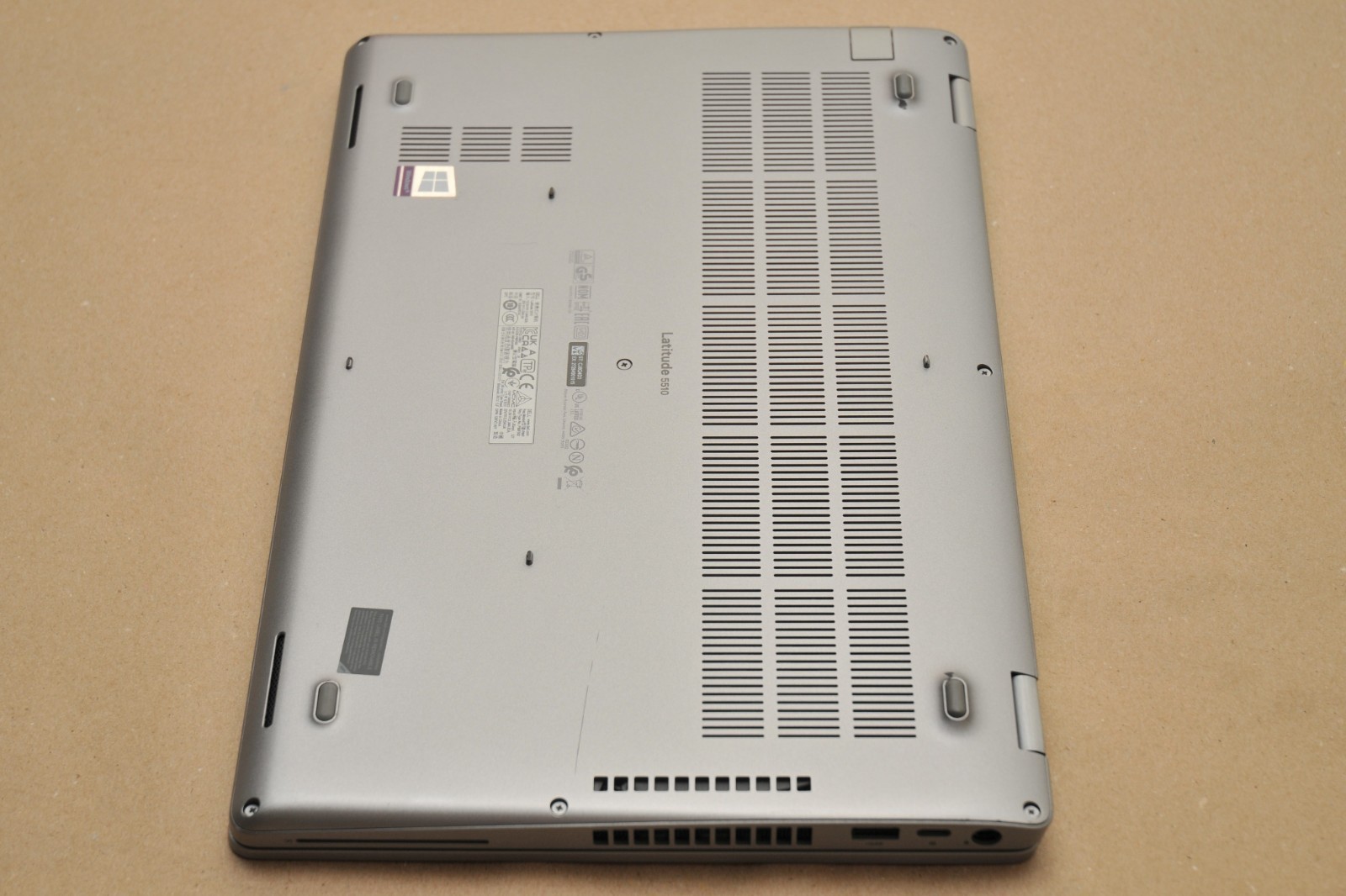 Dell Latitude 5510 Core i7-10610U Intel UHD Graphics 256GB NVMe 24GB RAM Win 11