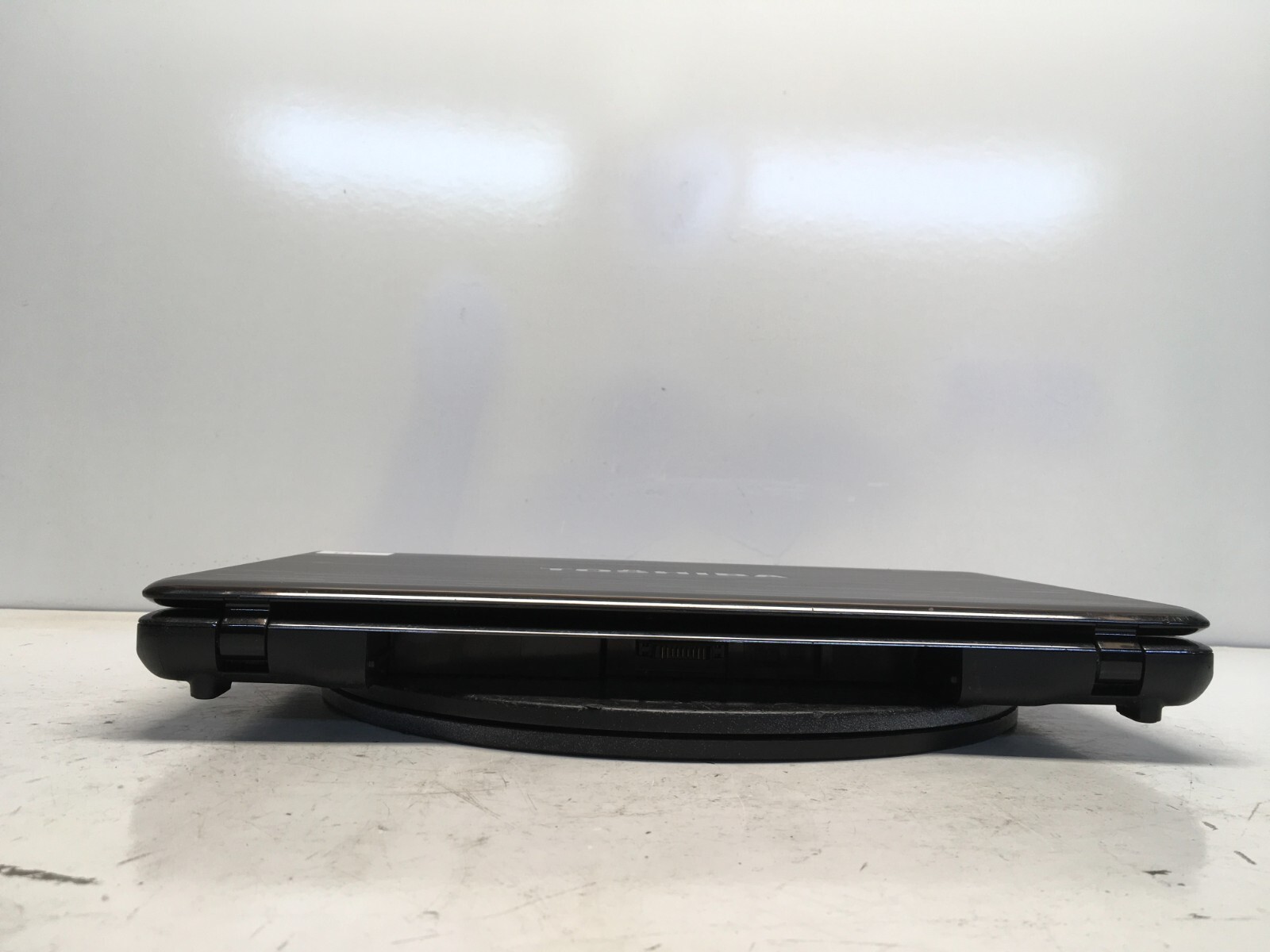Toshiba Satellite P755-S5269 Intel i5-2410M 2.3GHz 6 GB NO HDD No Batt