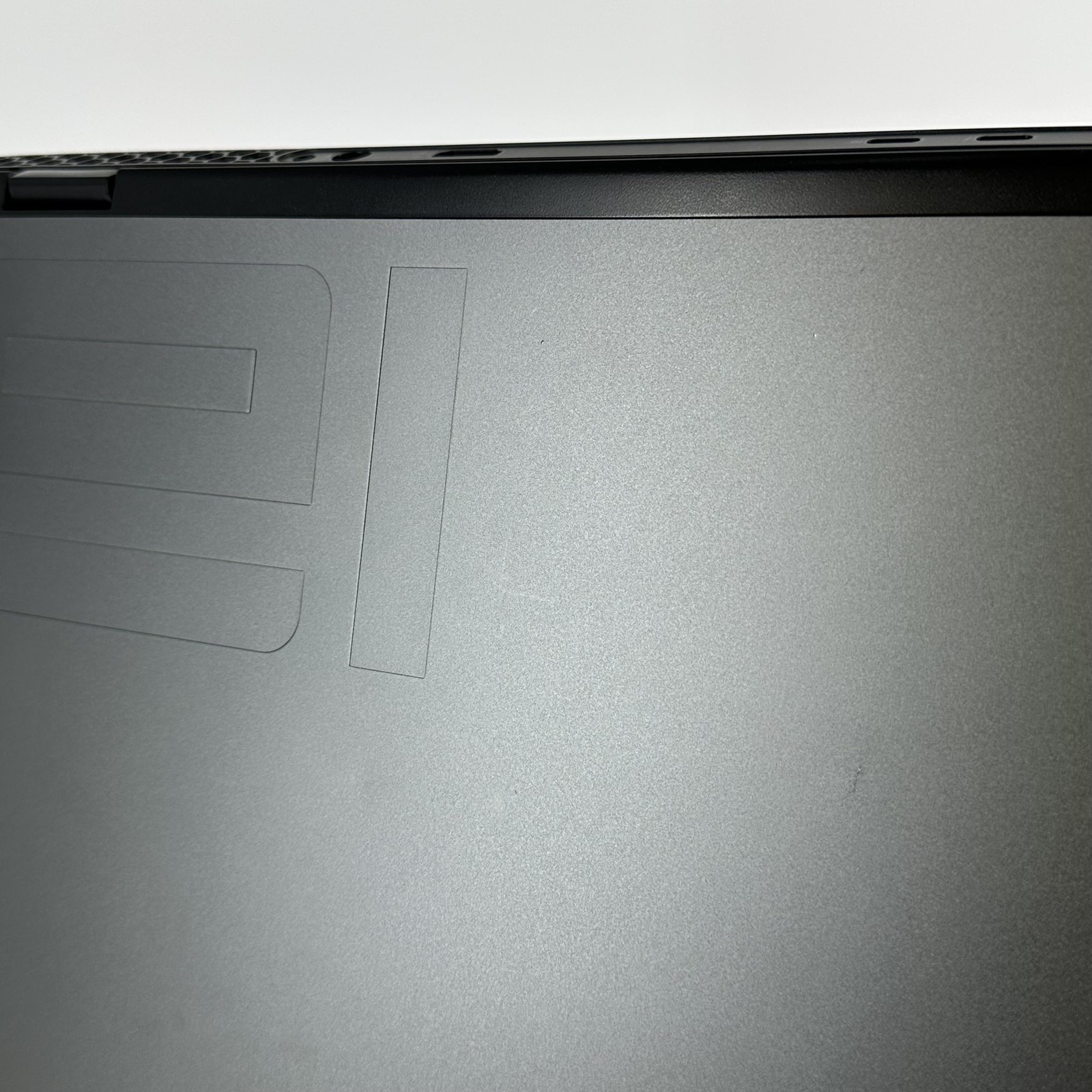 Dell Alienware M16 R2 240Hz QHD+ 1.4 GHz Ultra 7 155H 16GB 1TB SSD RTX 4070 Good