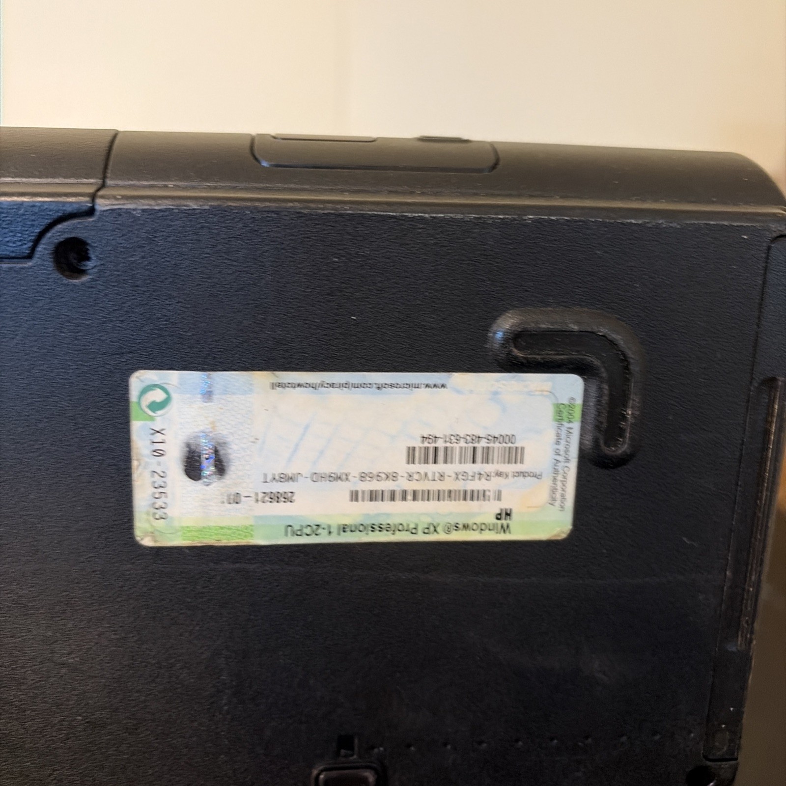 HP/Compaq NX9010 14.1″ Pentium 4-M 2400 + 1GB + 40GB Windows XP Pro UNTESTED