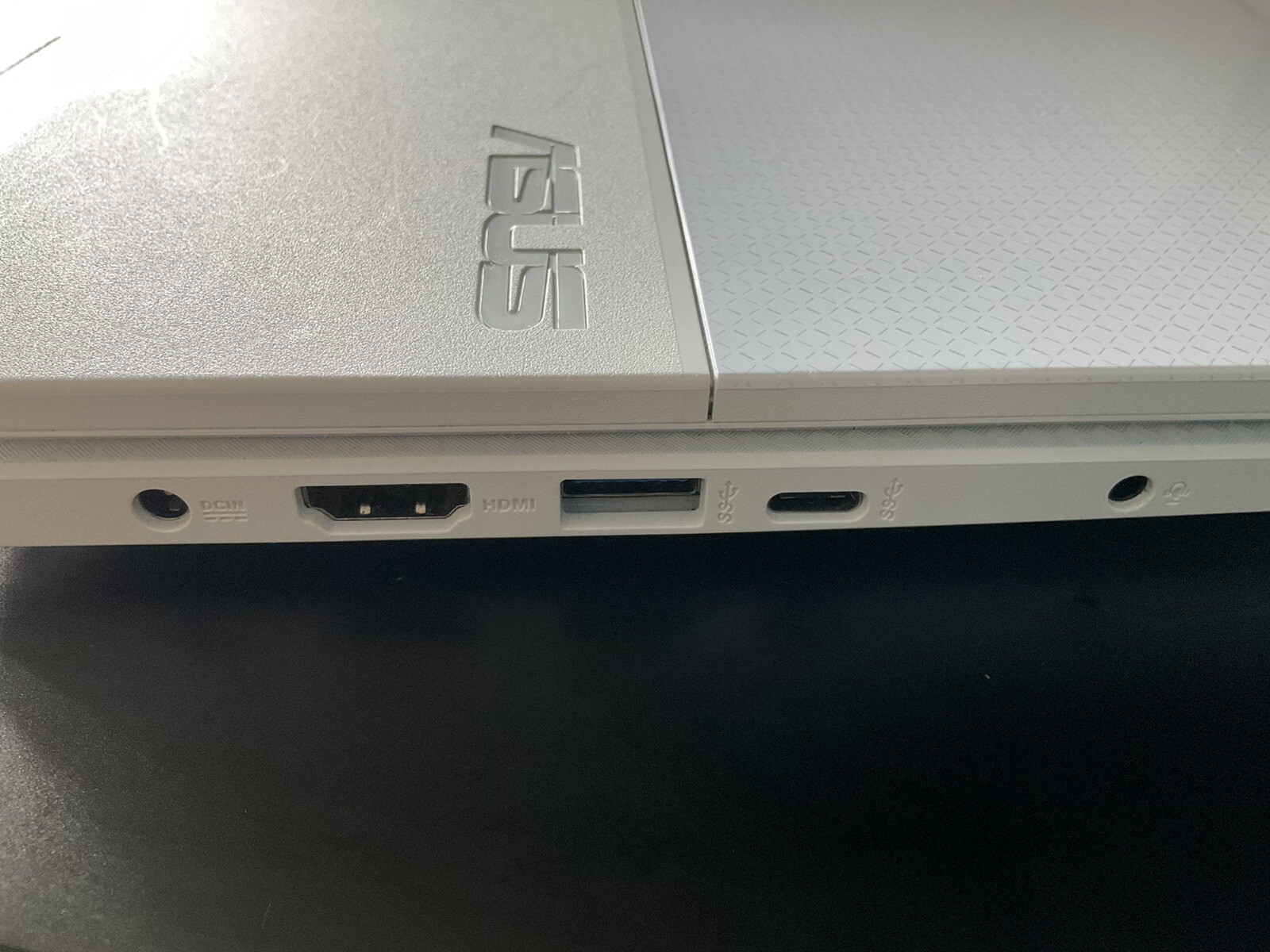 ASUS ImagineBook MJ401TA 14 inch (128GB, Intel Core M, 3.40GHz,4GB)…