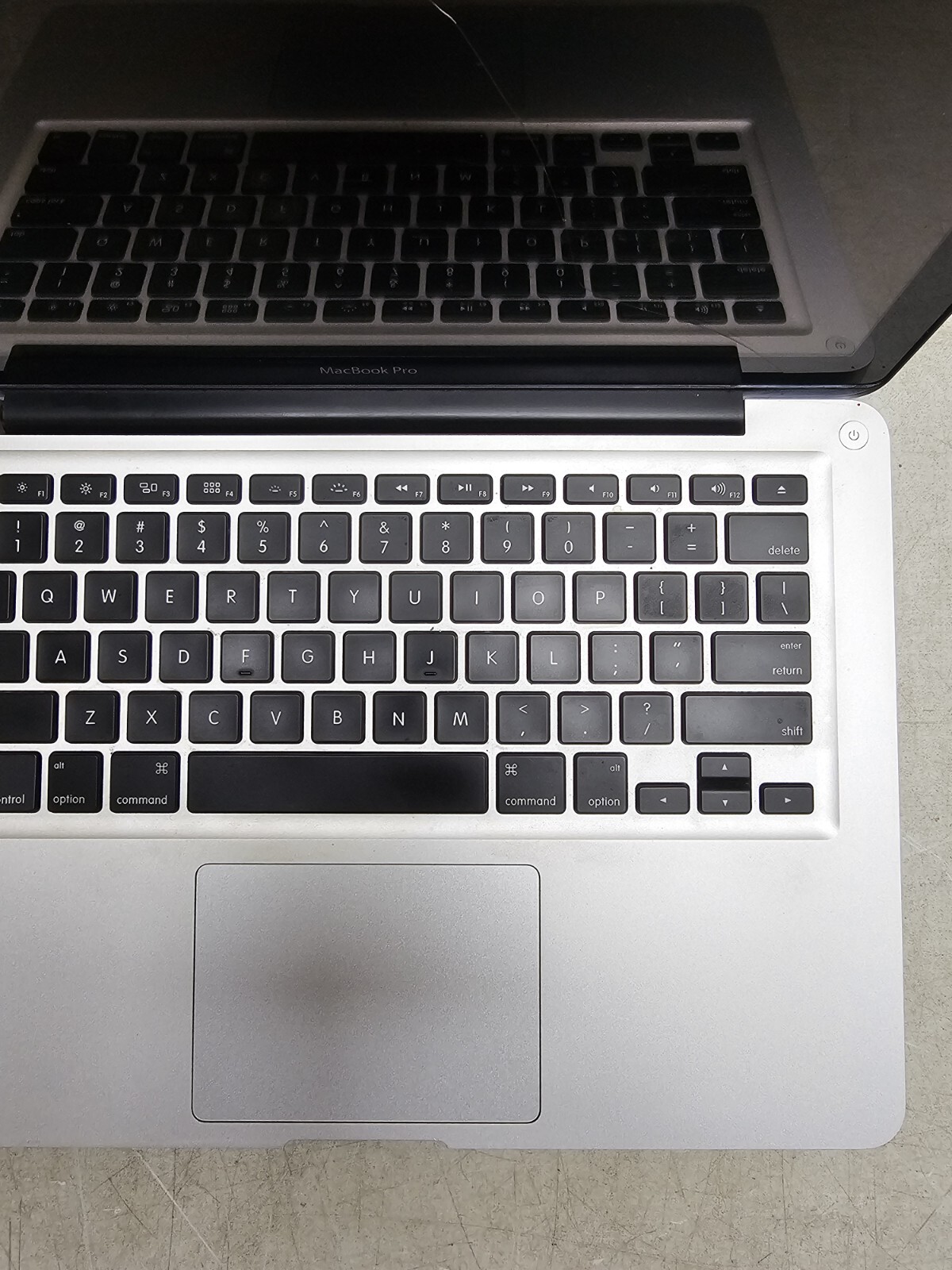 Apple MacBook Pro 9,2 Laptop – Good Image, glass cracked – 2.5 Ghz – Read Desc.