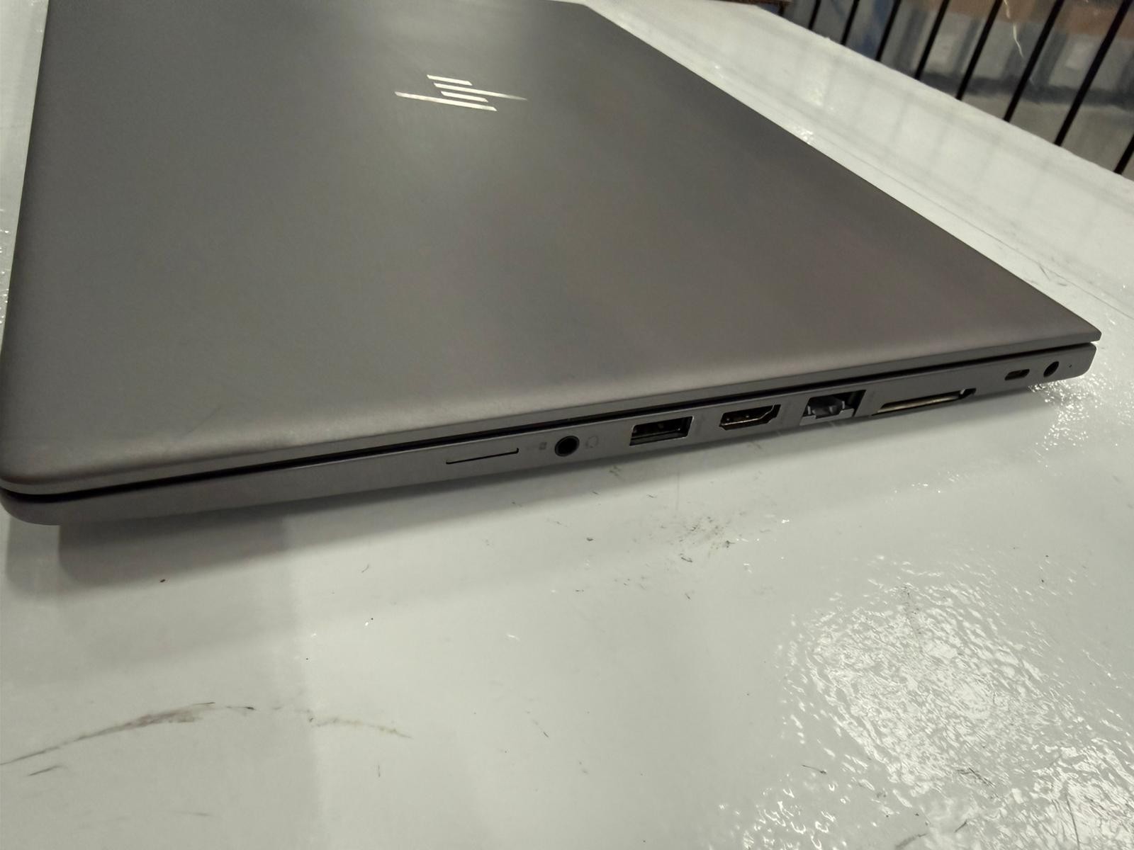HP Zbook 14u G5 14″ Intel Core i5-7200U 2.50 GHz 16GB DDR4 256GB SSD Windows 11