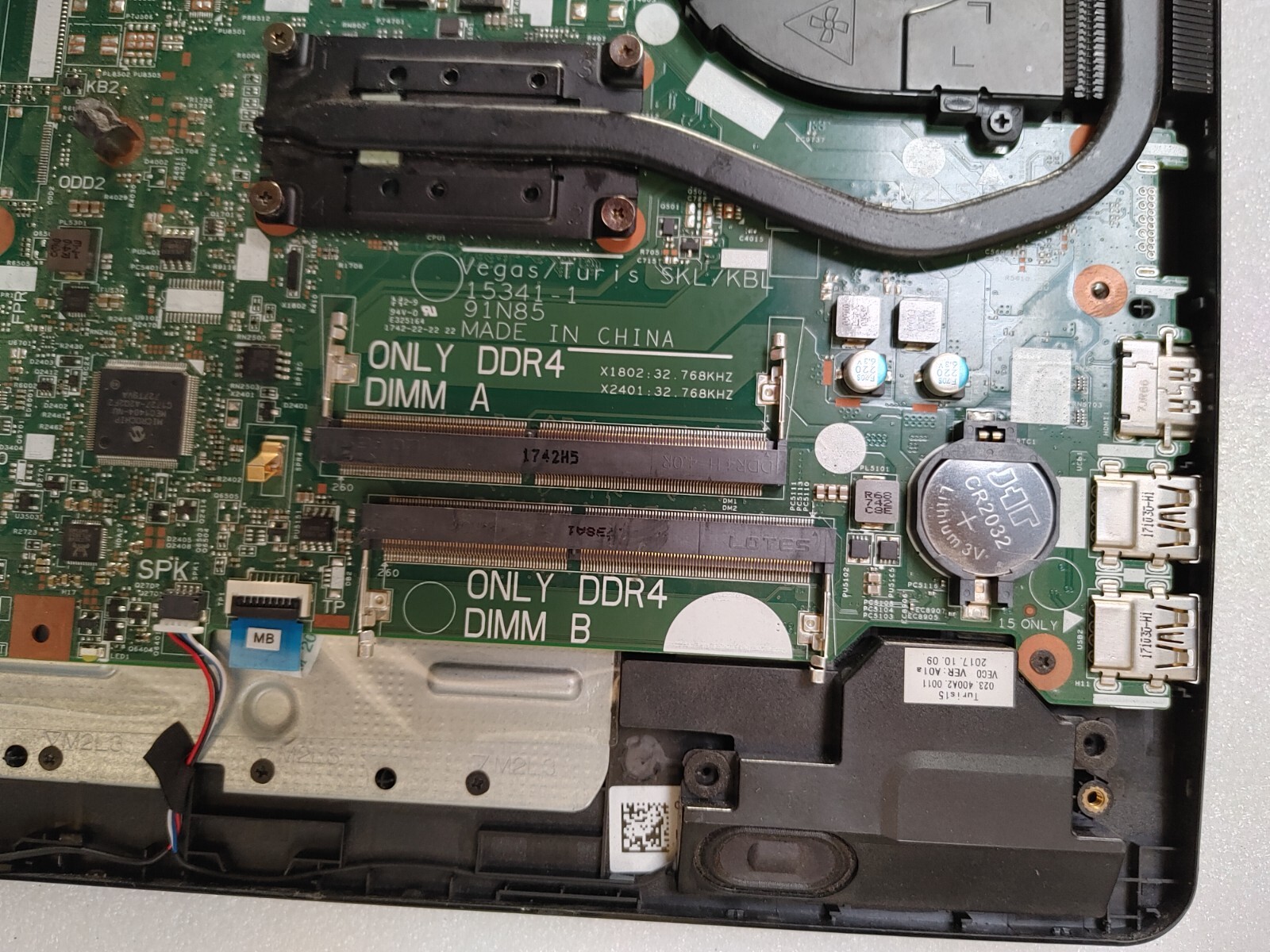 DELL INSPIRON 15 3567 CORE i3-7100U @ 2.4 GHz, NO RAM ,NO HD , FOR PARTS ONLY