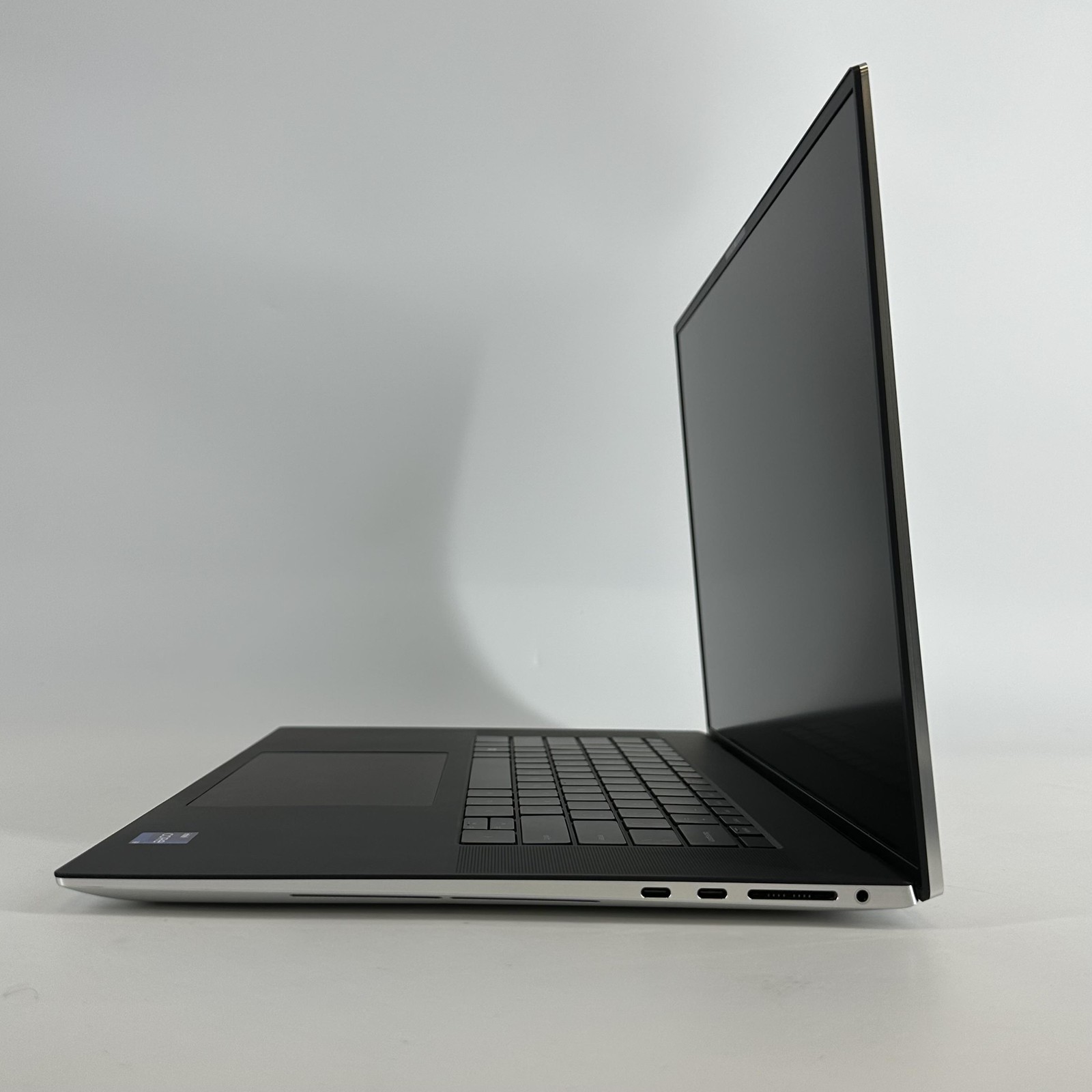 Dell XPS 17 9730 FHD+ TOUCH 2.6 GHz i9-13900H 64GB 4TB SSD RTX 4080 LCD BLEED