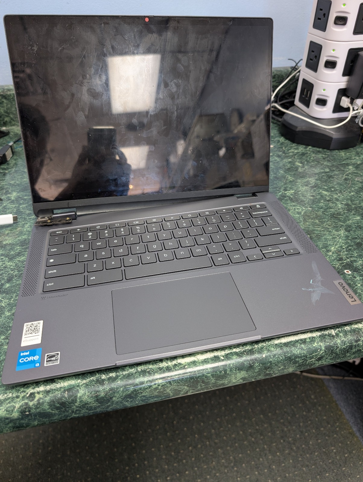 Lenovo Flex 5 Chrome 14IAU7 (Chromebook Plus) * Cracked Hinge, no Display
