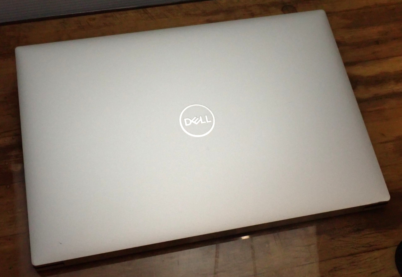 Dell XPS 15 9500 4K Touchscreen Core i7-10750H 32GB RAM 1 TB SSD GTX 1650 WIN 11