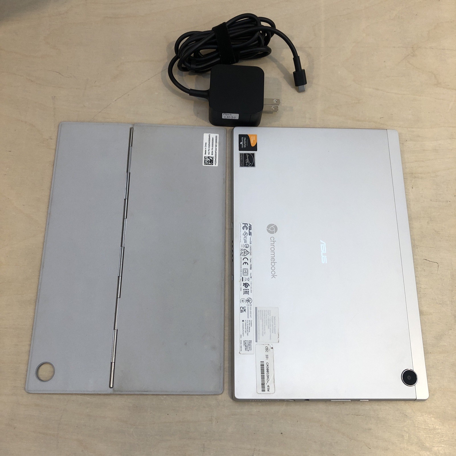 Asus CM30 10.5” Touchscreen Chromebook Tablet MediaTek K 520/4GB RAM/128GB eMMC