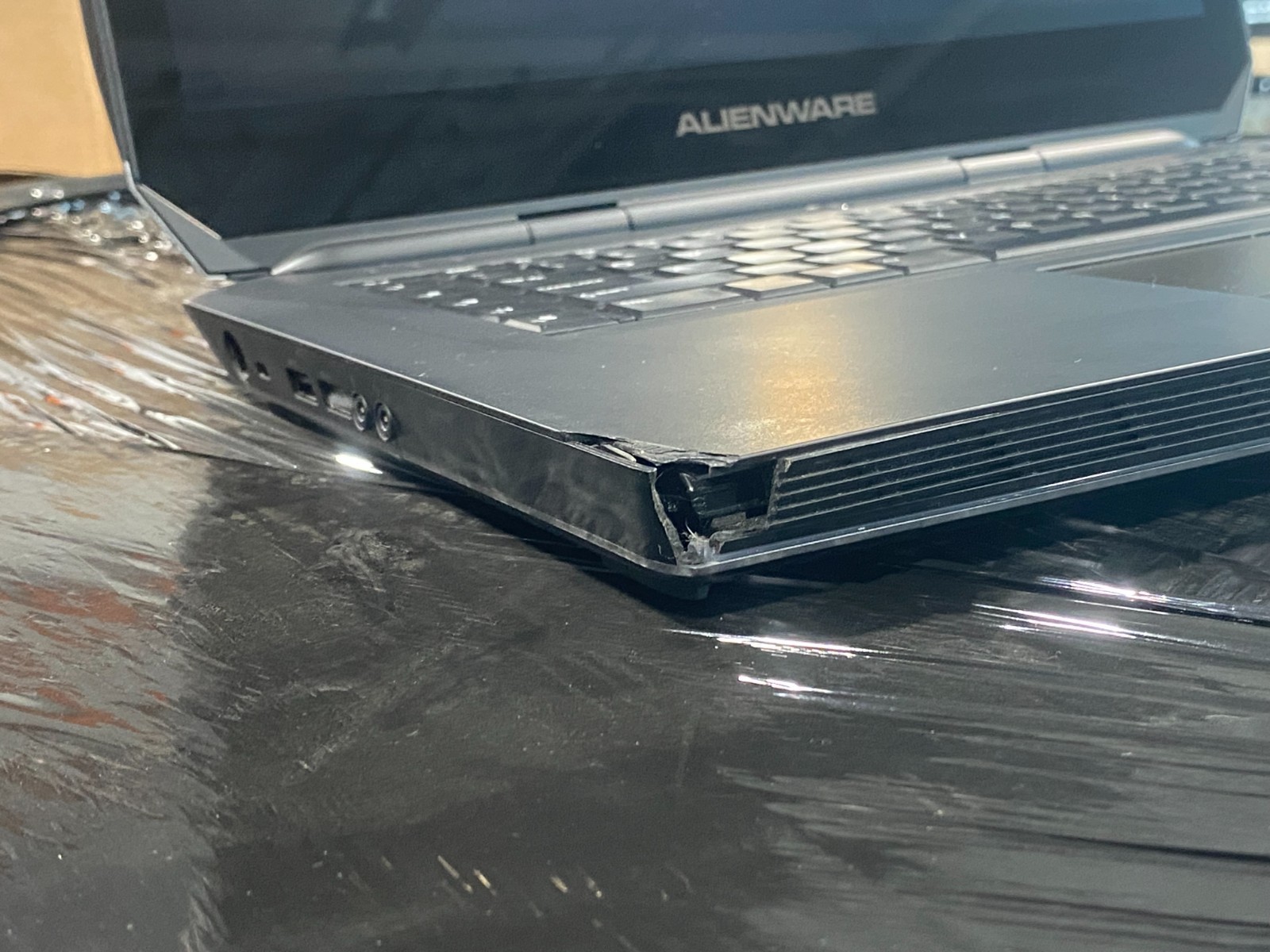 Dell Alienware 15 R2 i7-6th gen 16GB RAM NO SSD NO BATTERY CHARGER INCLUDED