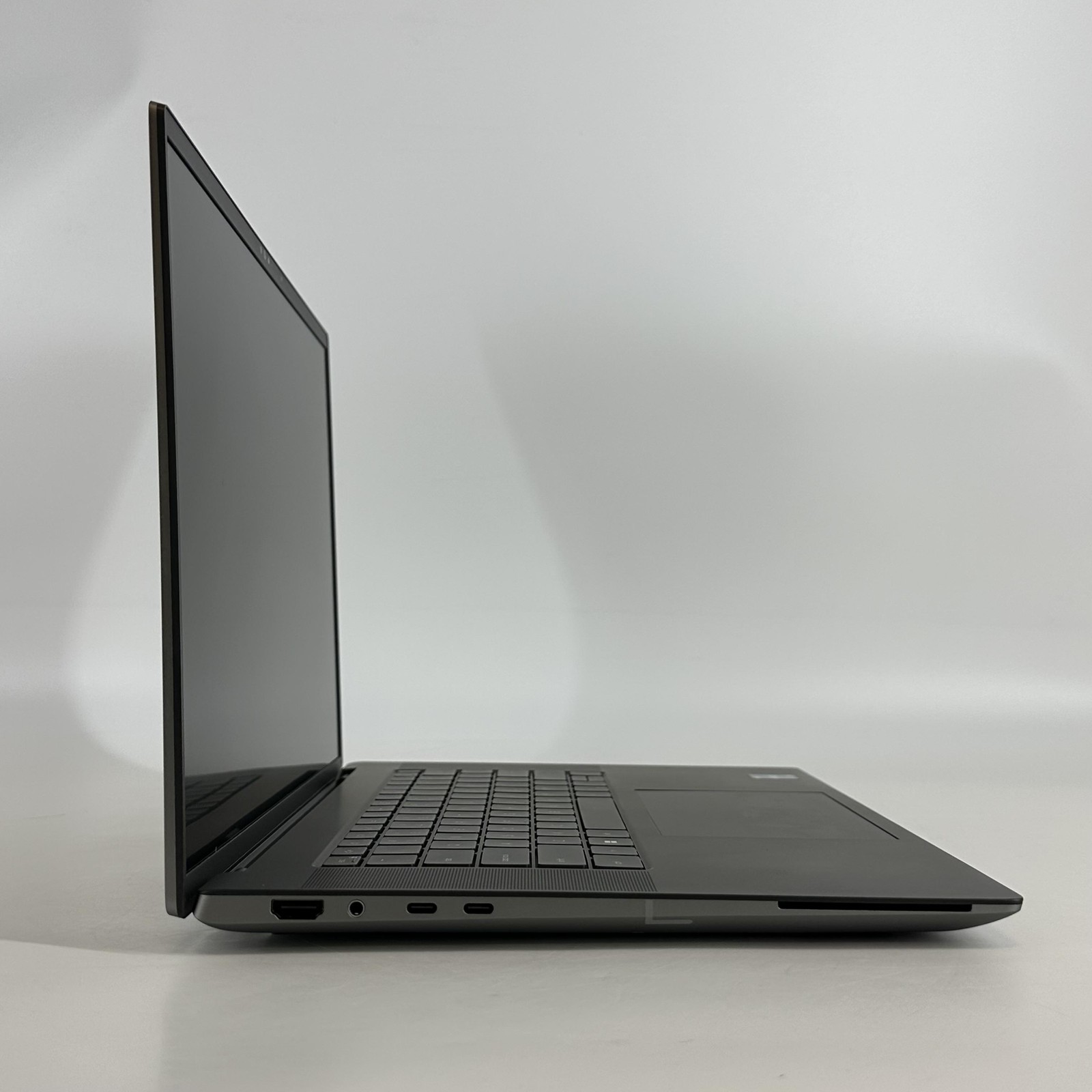 Dell Precision 5680 16 FHD+ 2.5 GHz i7-13800H 32GB 512GB SSD NVIDIA RTX 2000 Ada