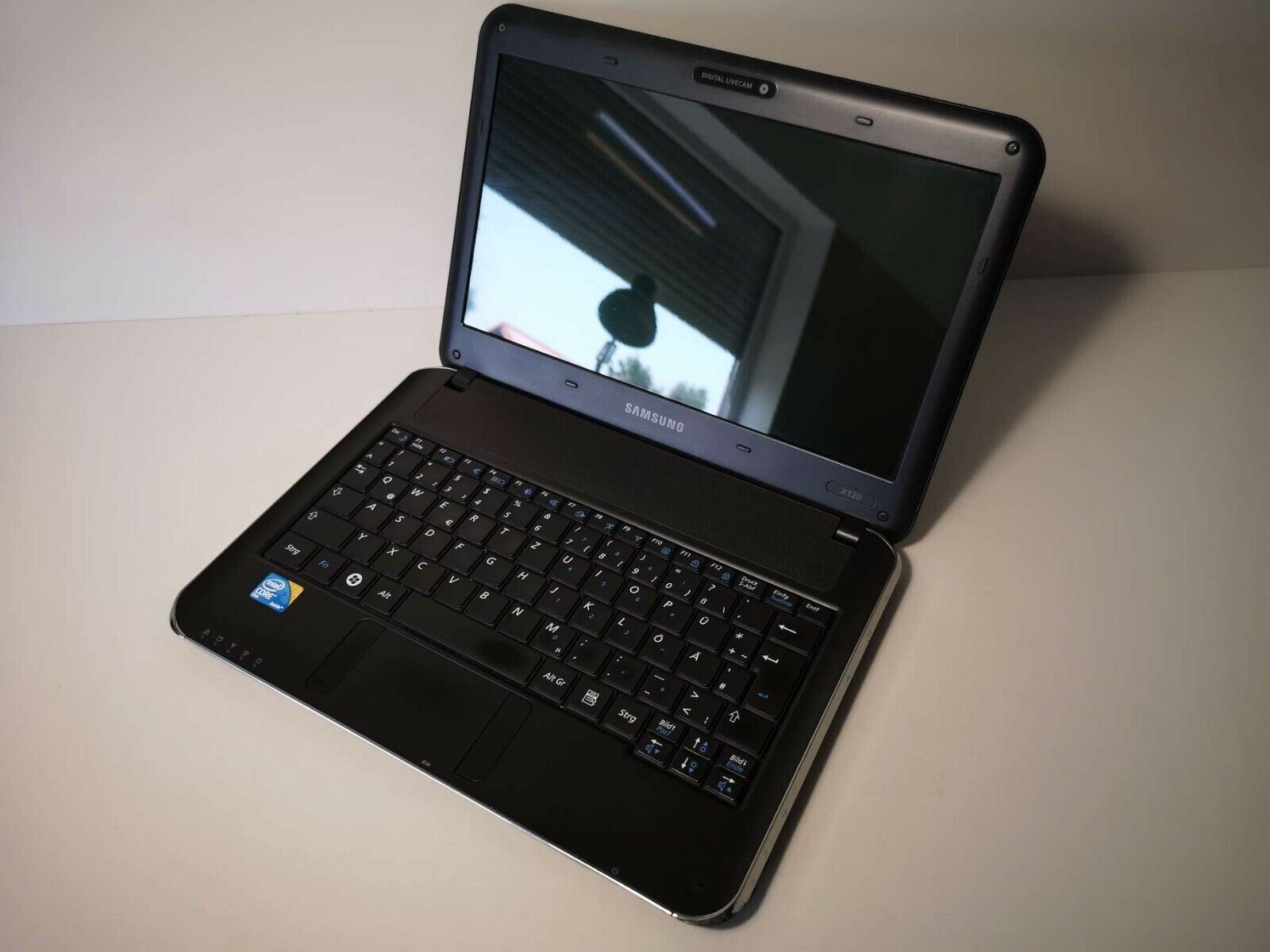 Samsung NP-X120 11.6” HD 4GB/500GB HDD C2D U7300 1.3Ghz HDMI Win7 Professional