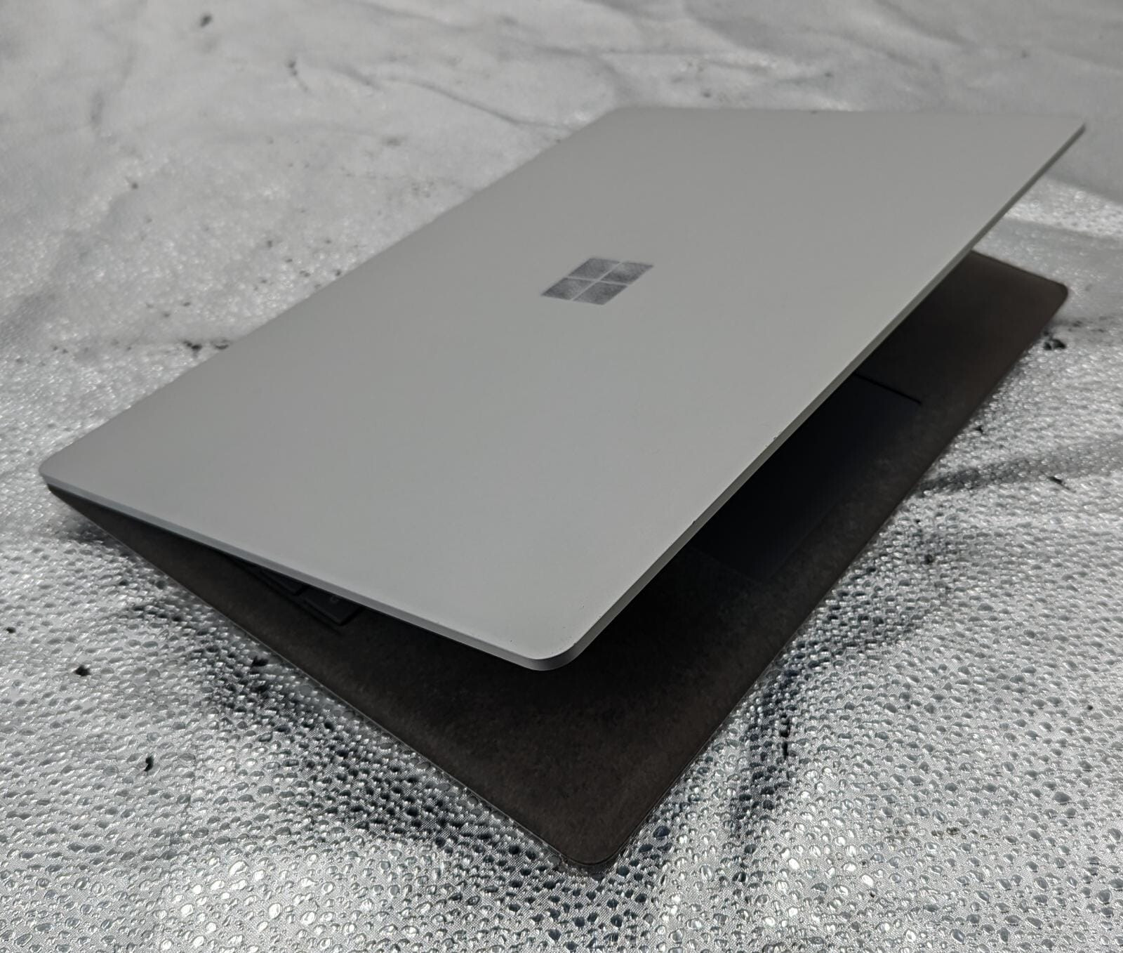 Microsoft Surface Laptop 13.5″ 256GB 8G Intel Core i5 7th Gen. 2.60 GHz *READ*