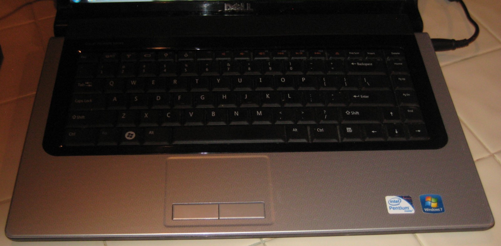 Dell Studio 1555 Laptop Pentium Dual-Core@2.2GHz, 2GB RAM, 500GB HDD, Win 7 Home