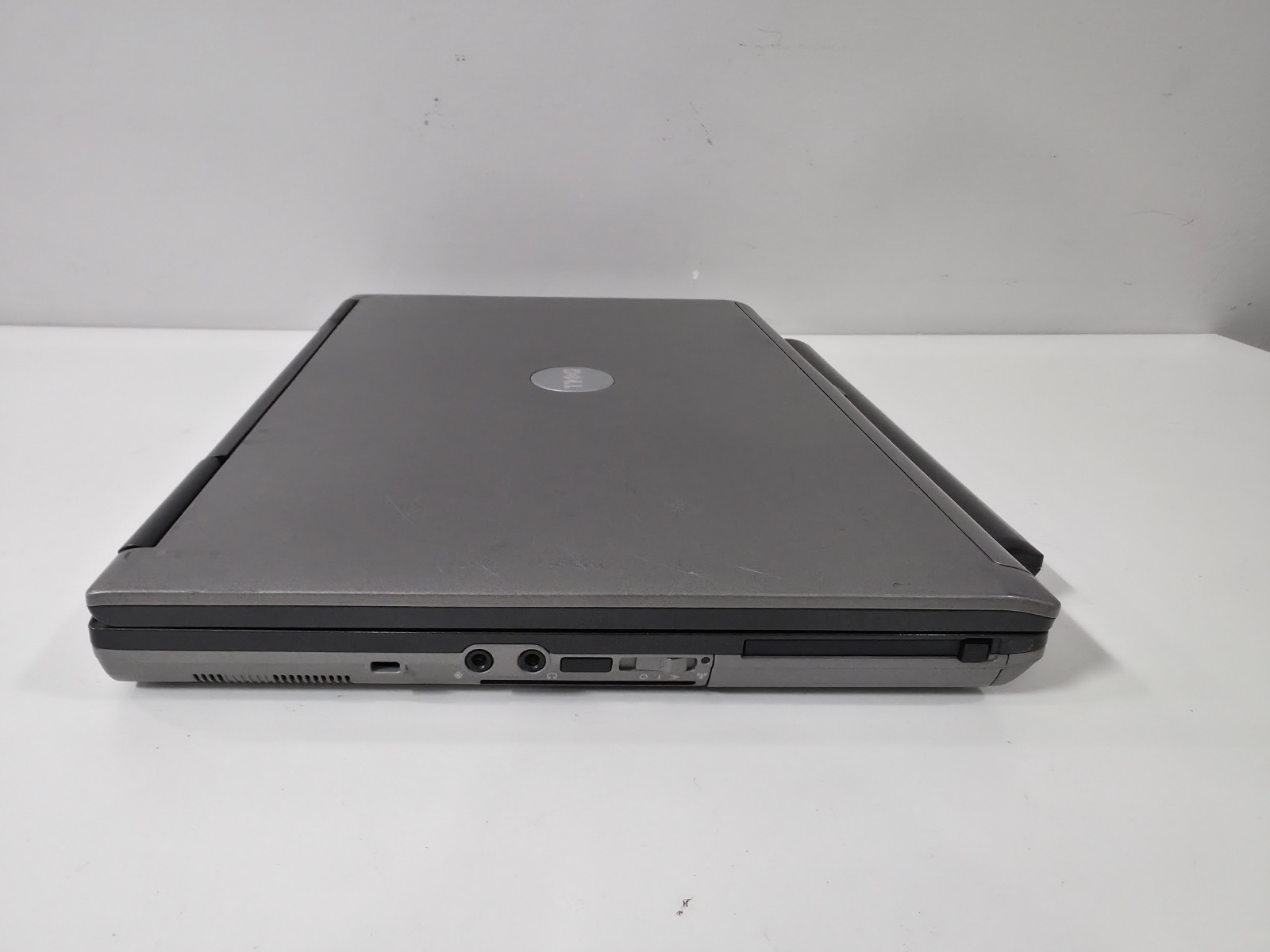 Dell D620 Laptop 2.33ghz 1gb Windows XP Pro WIFI DVD 500GB very fast! RS232 REad