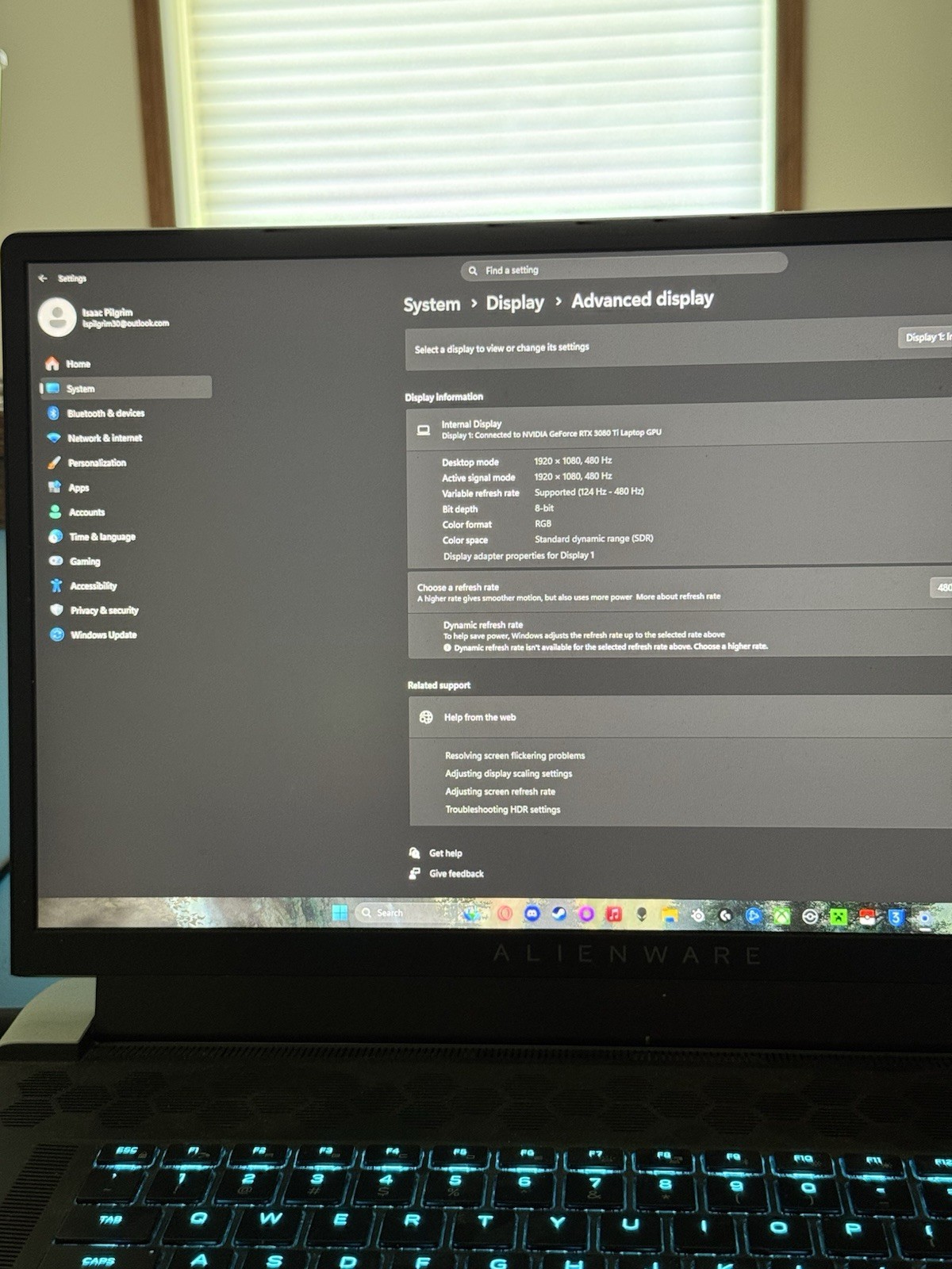 Alienware x17 R2 17.3″ 480hz i9-12900HK 32GB RTX 3080 Ti 1TB SSD Win11 White