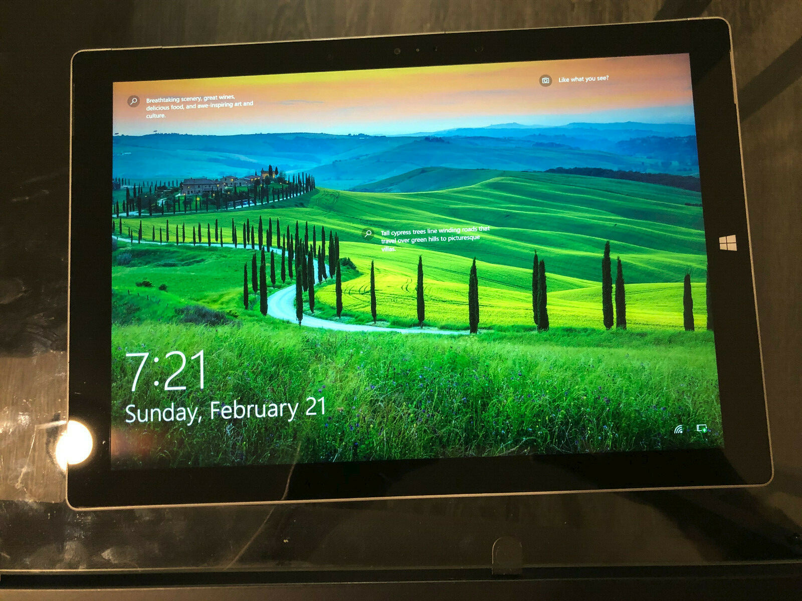 Microsoft Surface Pro 3 256 GB i7-4650U 1.7Ghz 8GB RAM – See condition