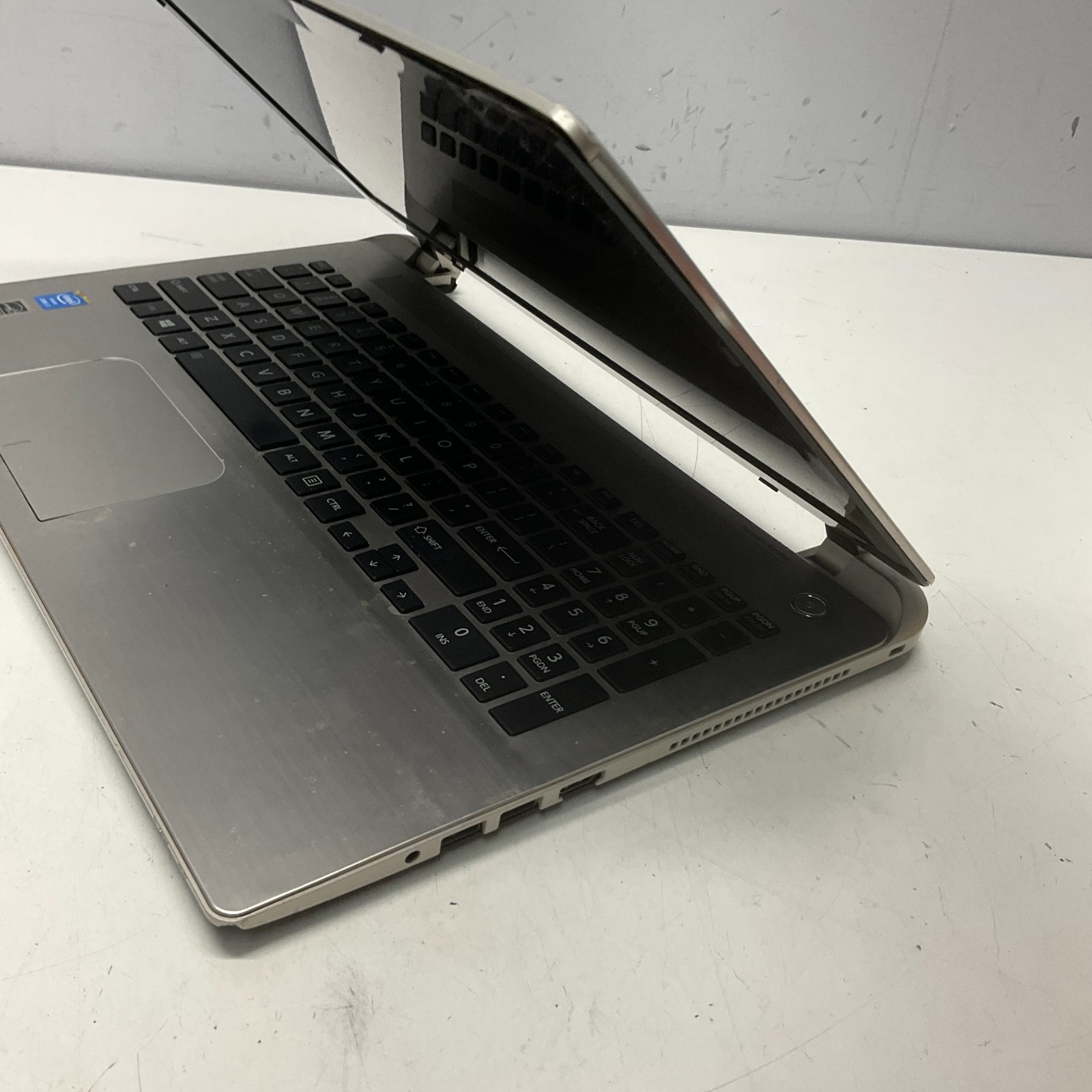 Toshiba Satellite S55 Laptop Intel core i7 4th Gen FOR PARTS ONLY BROKEN LCD
