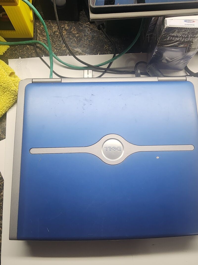 dell inspiron 5100 Pentium 4 384 mb 30 gb windows xp NM ok