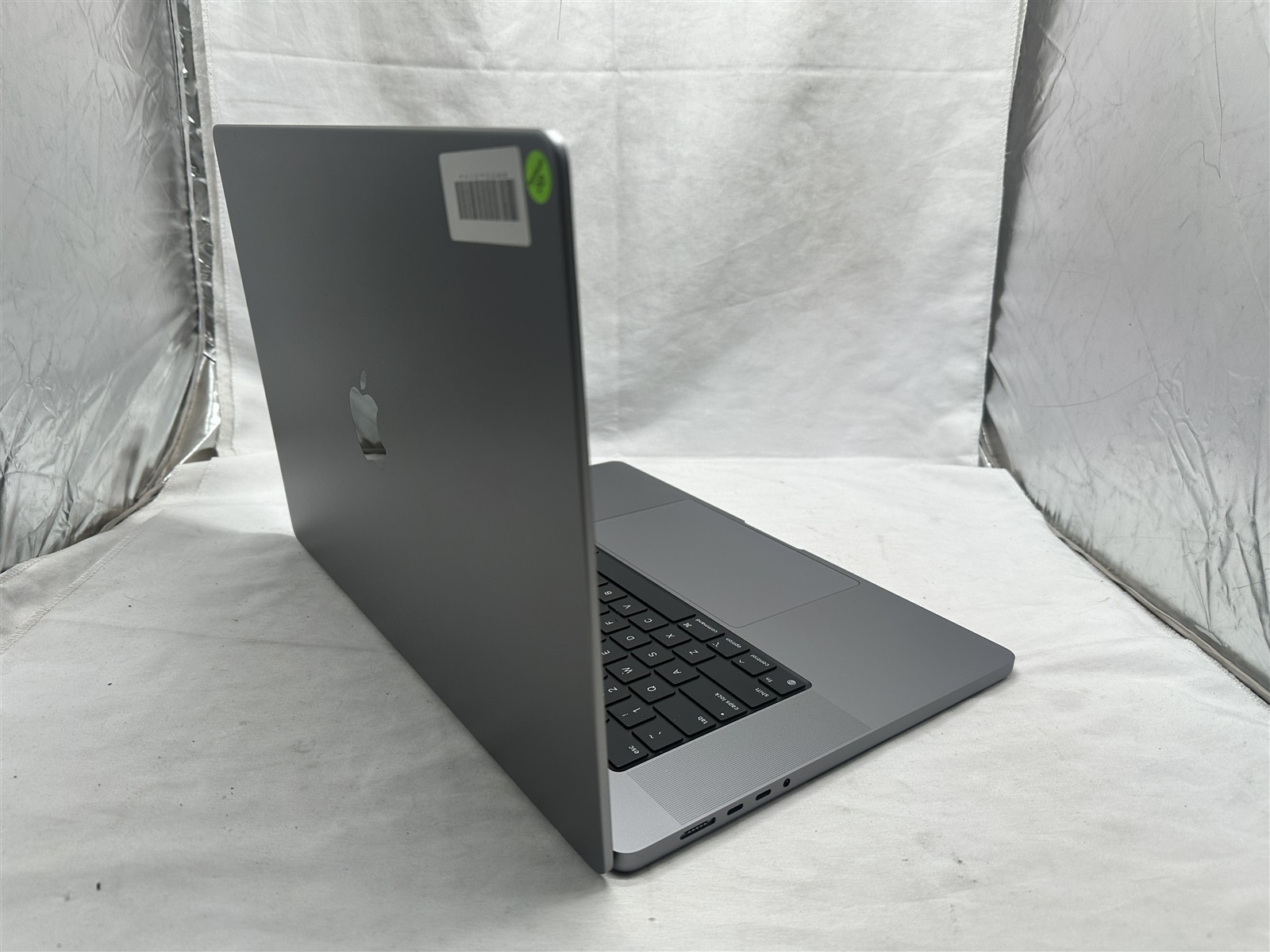 Apple MacBook Pro A2485 16″ Laptop M1 Pro 16GB RAM 512GB SSD Tahoe 26.4.1 *READ*