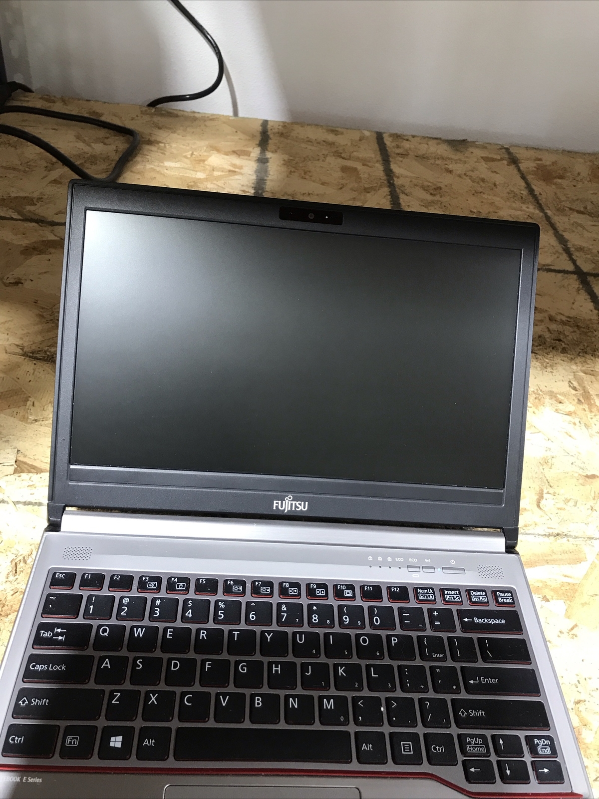Fujitsu Lifebook E734 13.3” Core i3-4000M @ 2.30GHz 4GB RAM 320GB HD H291