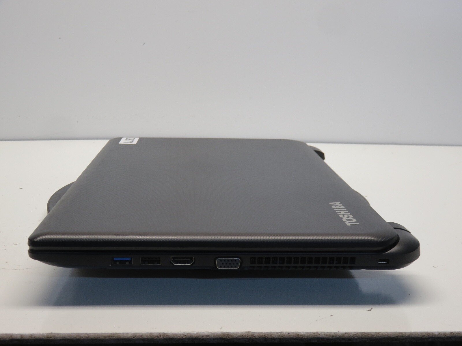 Toshiba Satellite C55D-B5308 AMD E1-2100 APU 1.00GHz 4GB NO HDD No Batt
