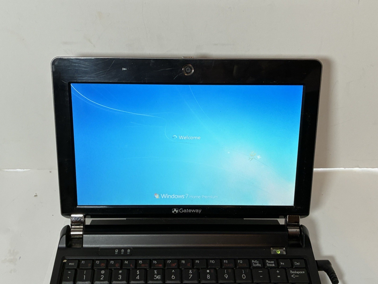 Gateway KAV60 Retro Mini Gaming Laptop Intel Atom 1.60GHz 2GB RAM (Windows XP)