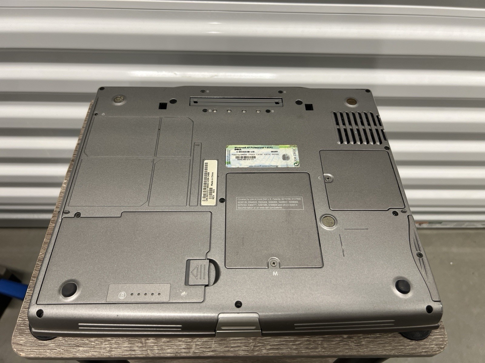 Dell Latitude D600 Windows 98 SE Laptop – Centrino , 512MB RAM, ATI GPU AS IS