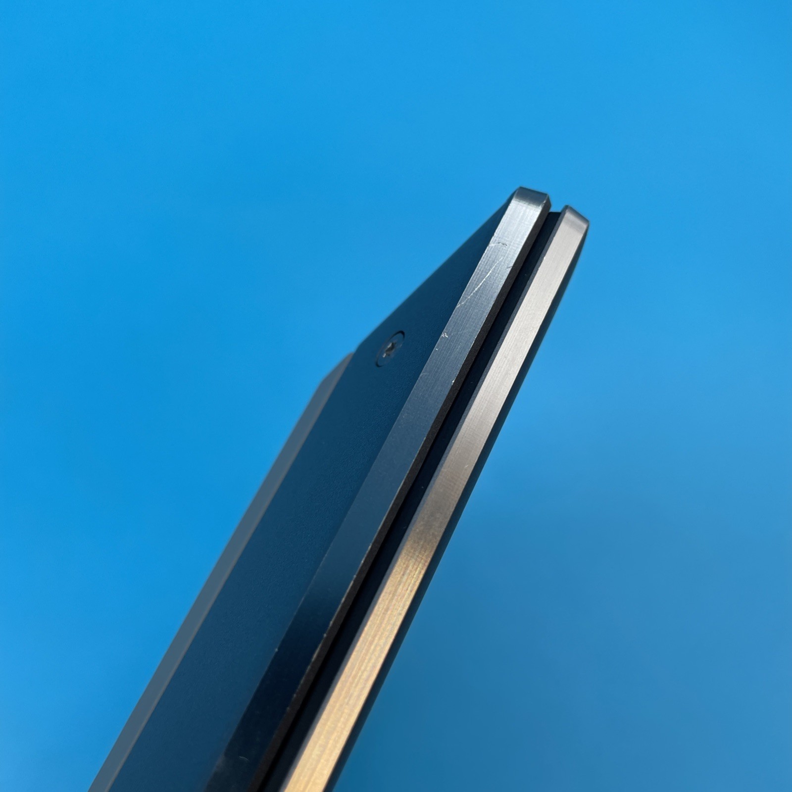 HP ZBook Studio G5 | i7-8850H | 8GB RAM | NO SSD | P1000 | NO OS | 61% BATT