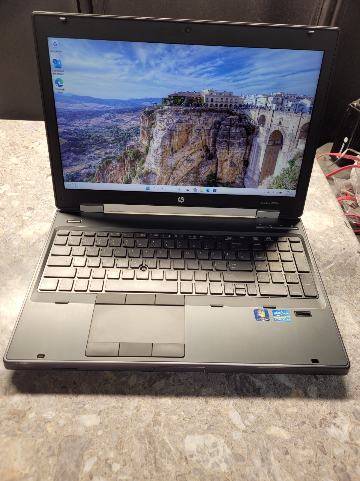 HP EliteBook 8570w i7-3520M 320GB SSD 12GB RAM Quadro K1000M Windows 11
