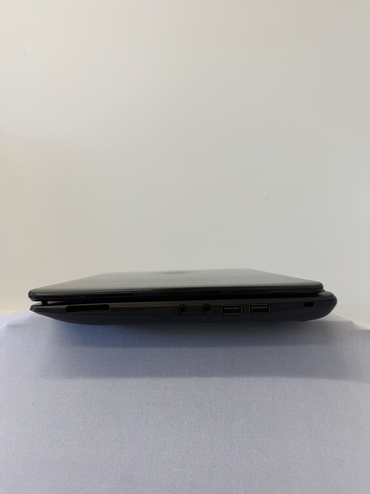 Acer Aspire One 722 Laptop – Good Screen – AMD C-60 – Read Des