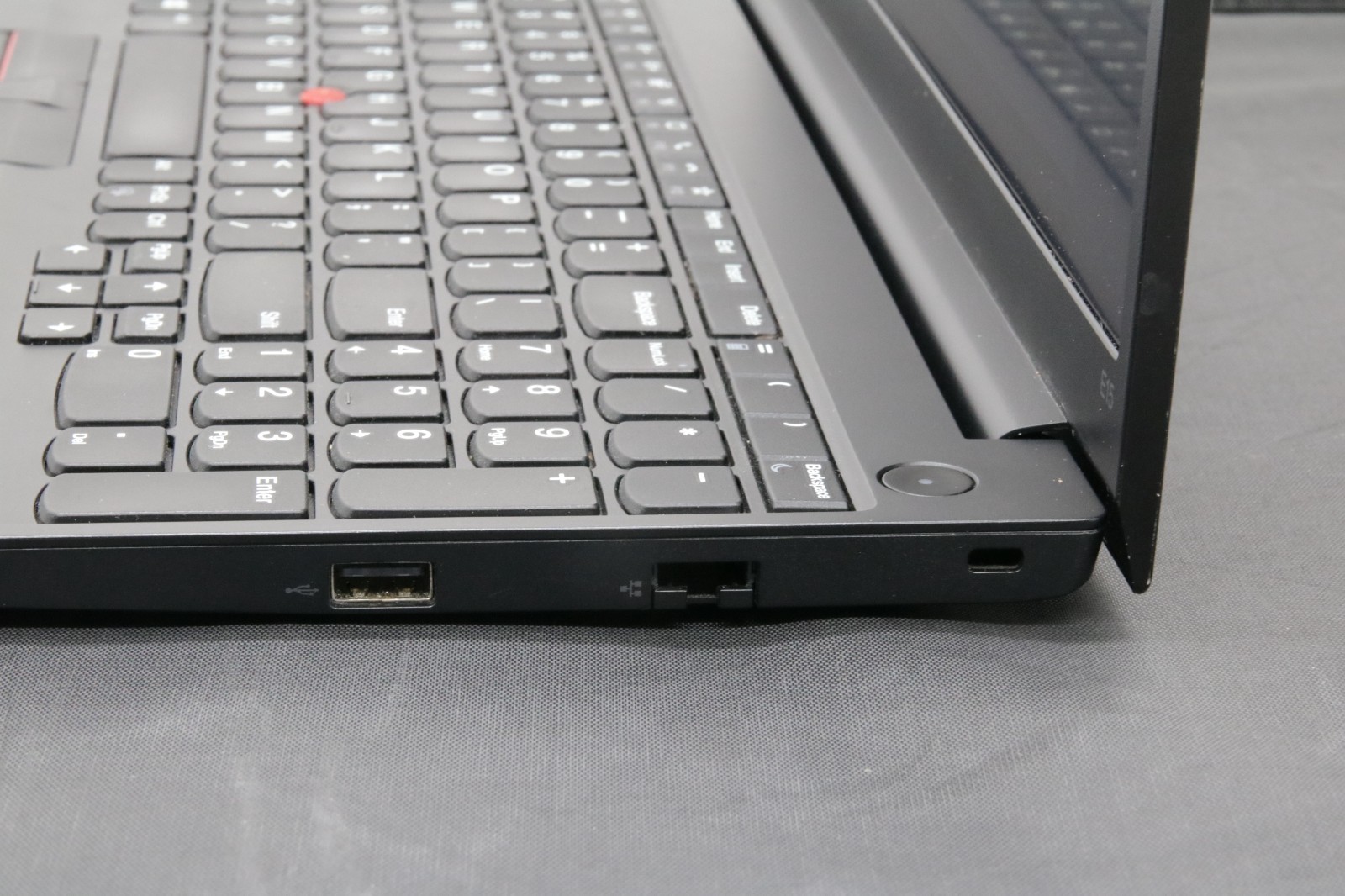 Lenovo ThinkPad E15 G3 – Ryzen 7 5700U – 8GB, 256GB, Windows 11, 15.6″ +Adapter