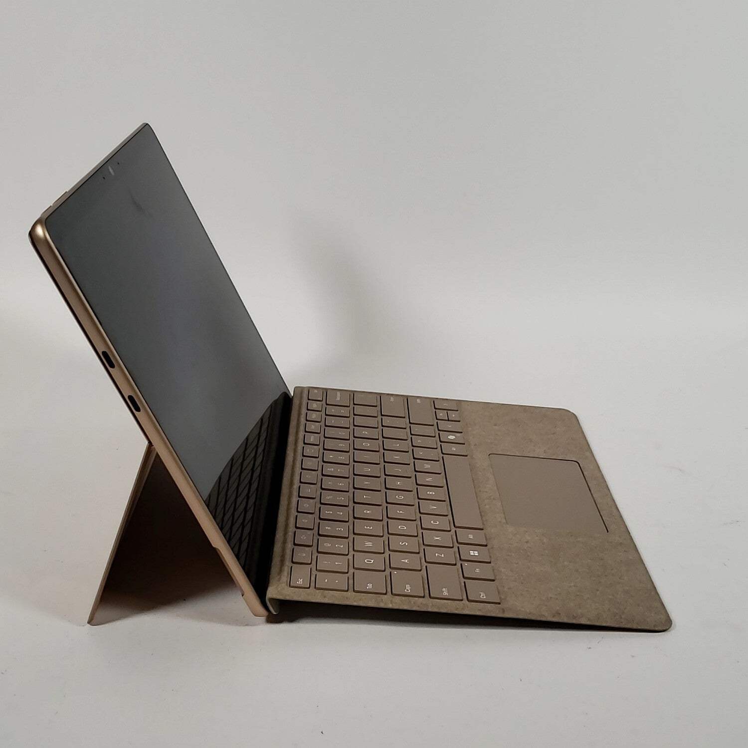 Microsoft Surface Pro 11 2076 13″ Snapdragon X Plus 3.4GHz 16GB RAM 512GB SSD