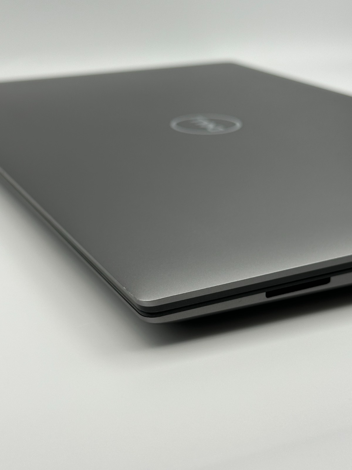 Dell Precision 5690 16 FHD+ 3.8GHz Ultra 7 165H 32GB 1TB SSD RTX 2000 Ada