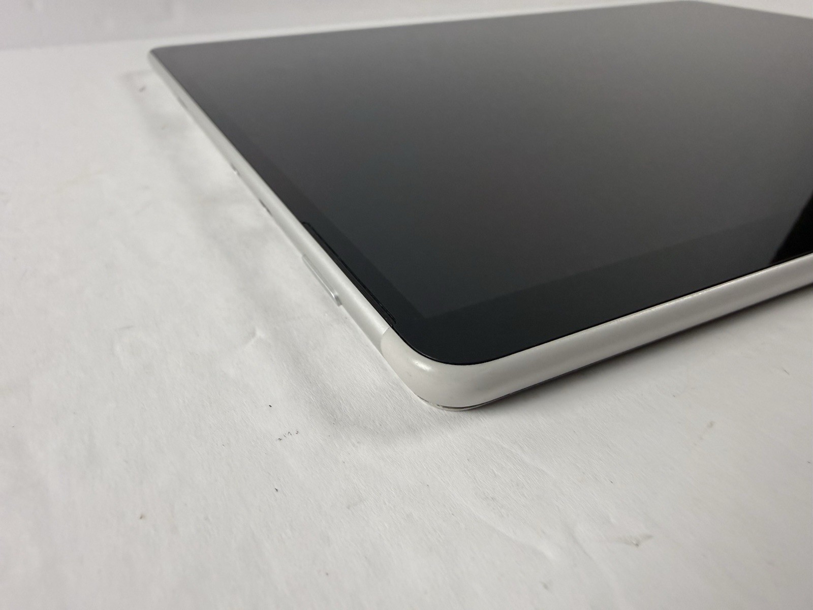 Microsoft Surface Pro 8 (1982) i5-1145G7 – 16GB RAM – 256GB 120Hz – Win 11 Pro
