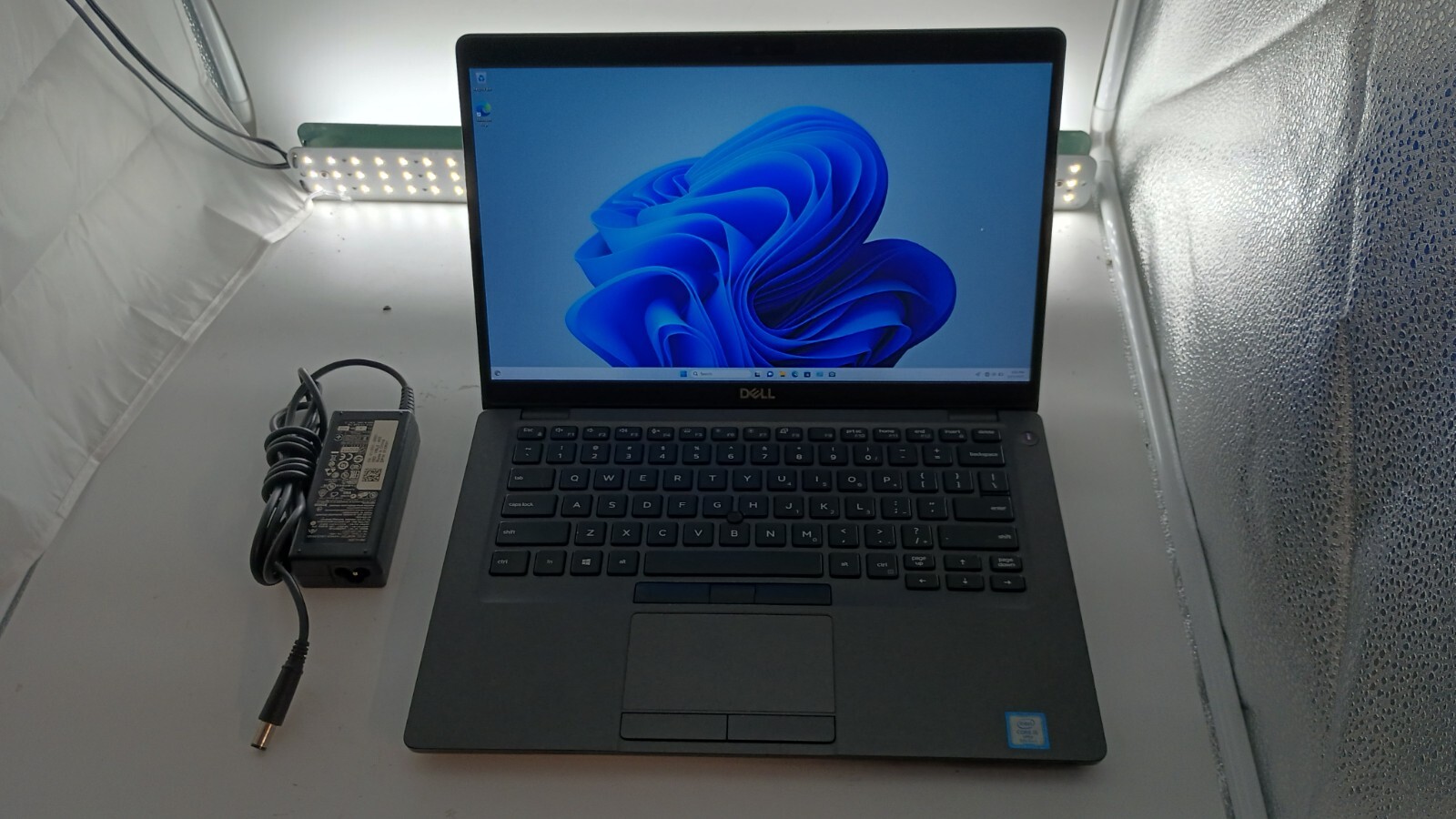 6137 Latitude 5400 w/charger.vProi5-8365U.8GB.128GB M.2″.14″FHD. W11 Pro