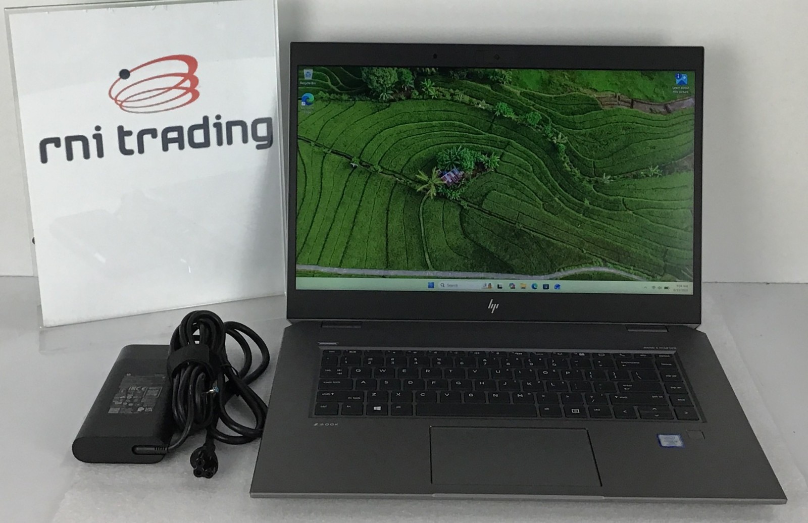 HP ZBook Studio G5 15.6″ I9-9880H 2.3 GHz 32GB 512GB NVIDIA QUADRO P1000 11 Pro