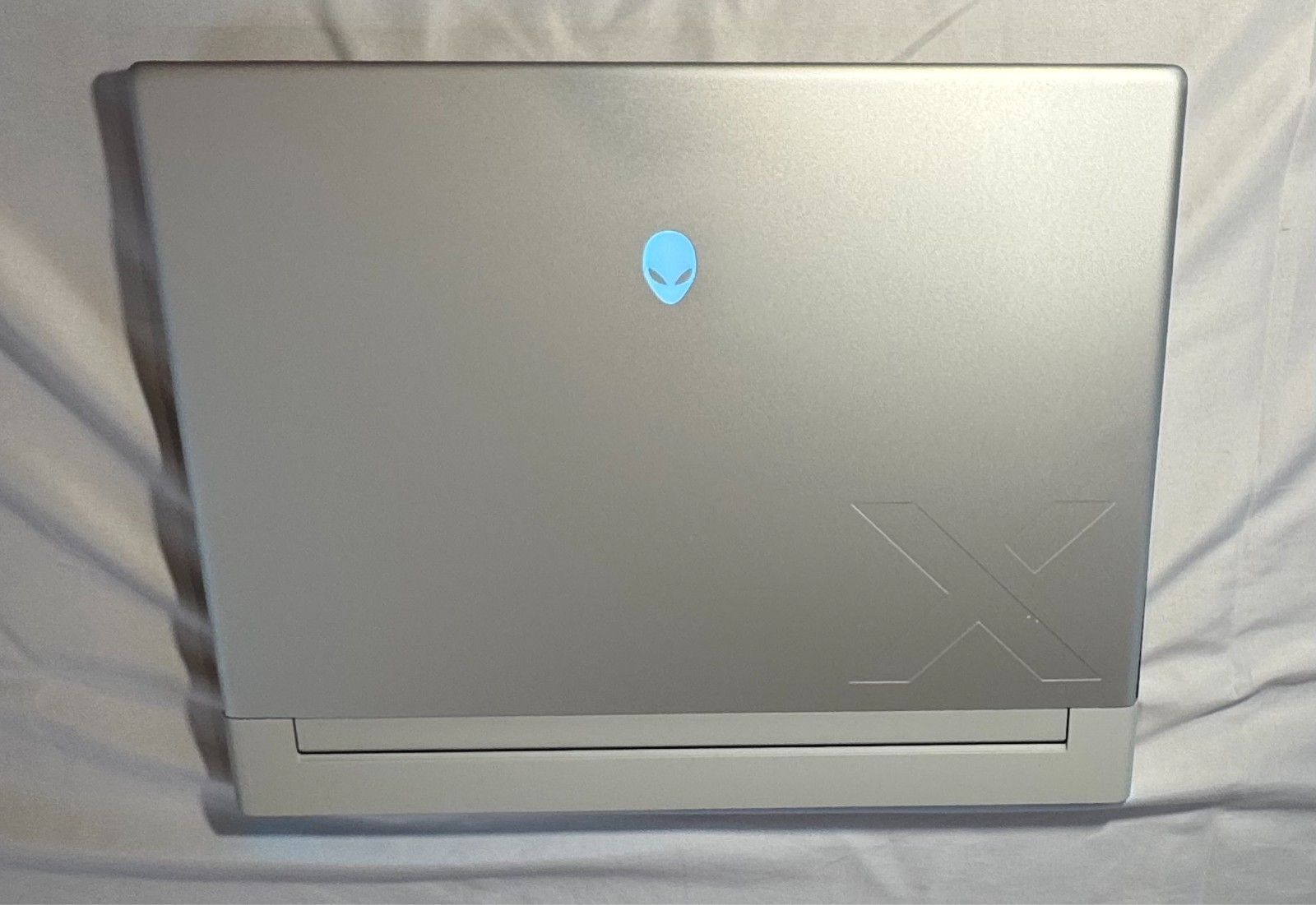 Alienware X16 R2 Silver 240Hz QHD+ 2.3 GHz Ultra 9 185H 32GB 1TB SSD RTX 4080